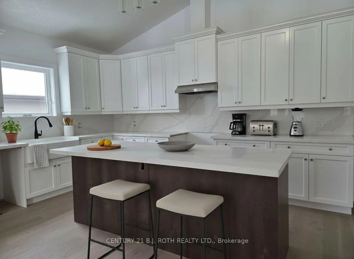 Photo 6 of 3191 Cove Avenue, Innisfil, Rural Innisfil — HOMEH