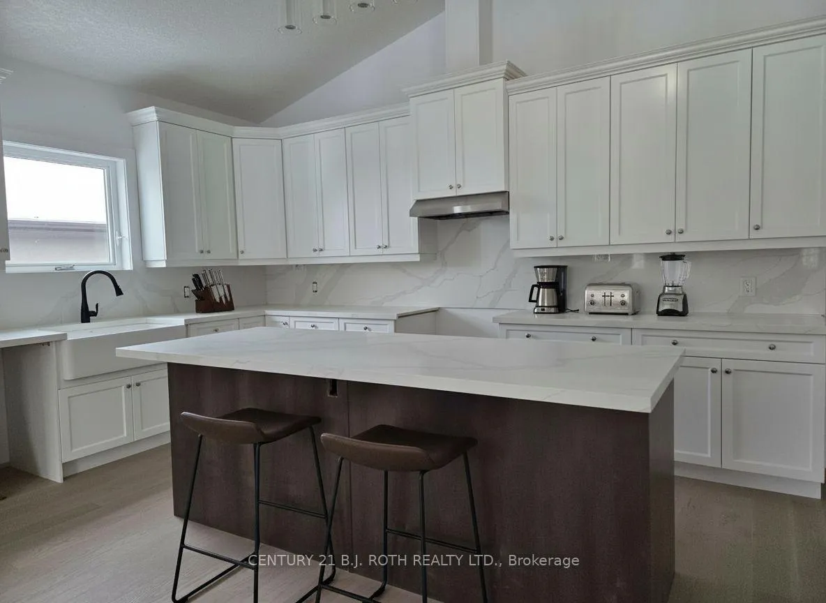 Photo 8 of 3191 Cove Avenue, Innisfil, Rural Innisfil — HOMEH