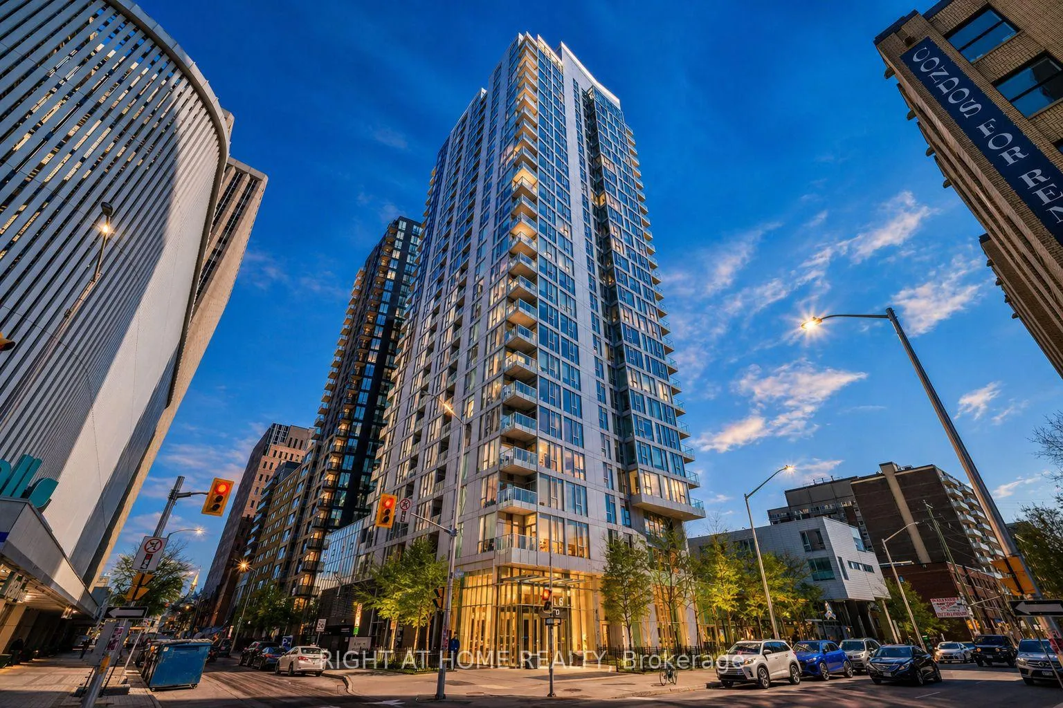 Front of Unit 1210, 179 Metcalfe Street