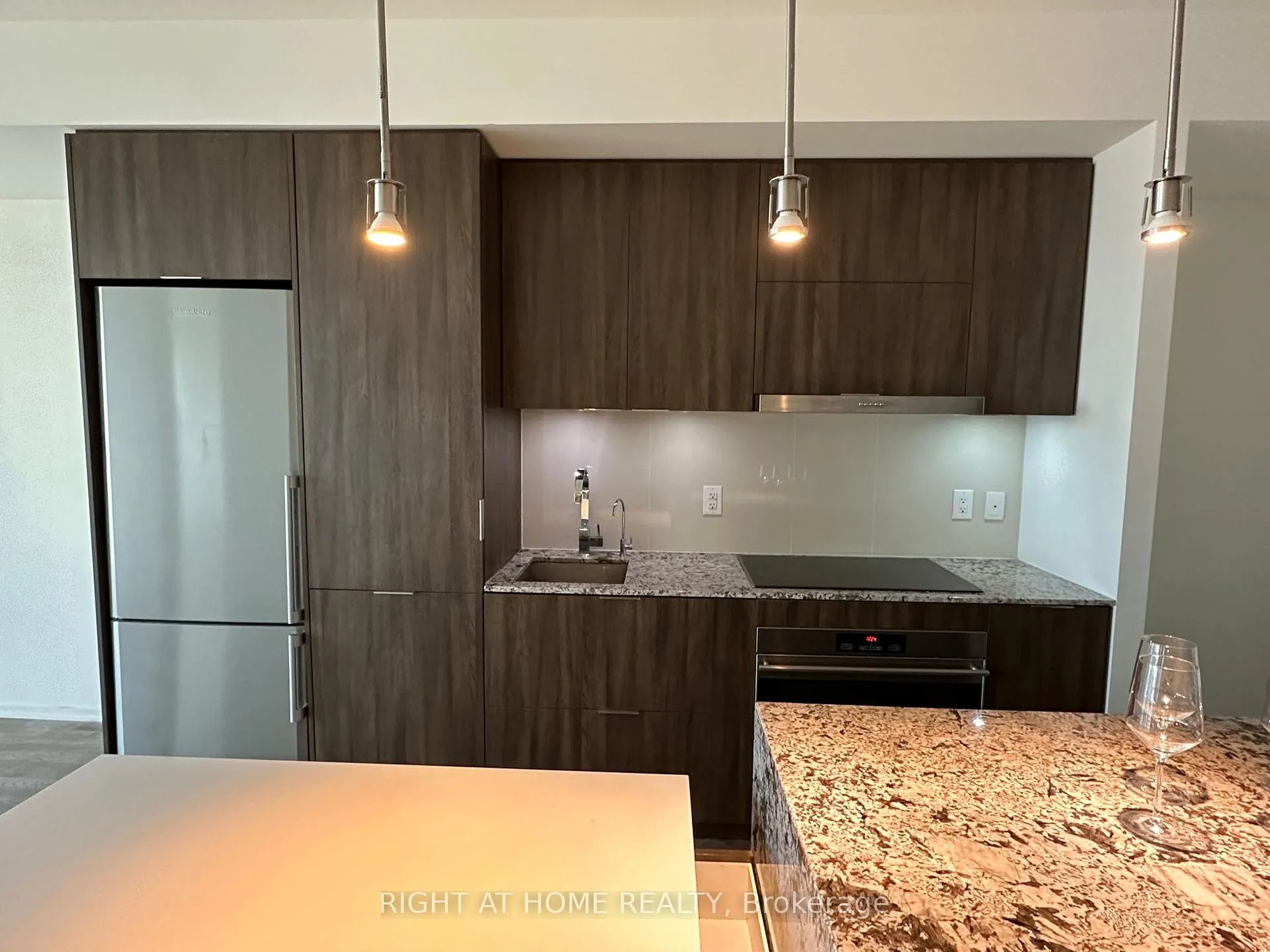 Front of Unit 3205, 1 Bloor Street E