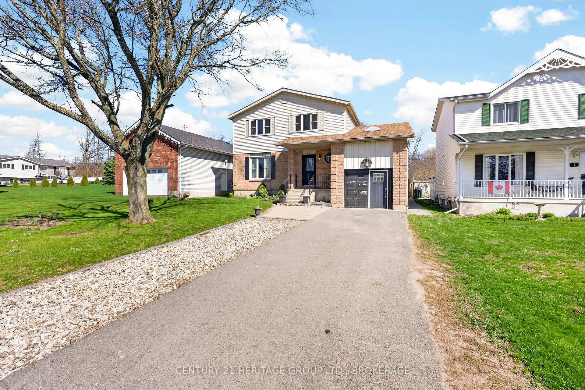 Photo 2 of 3 Keates Place, Kingston, Rideau — HOMEH