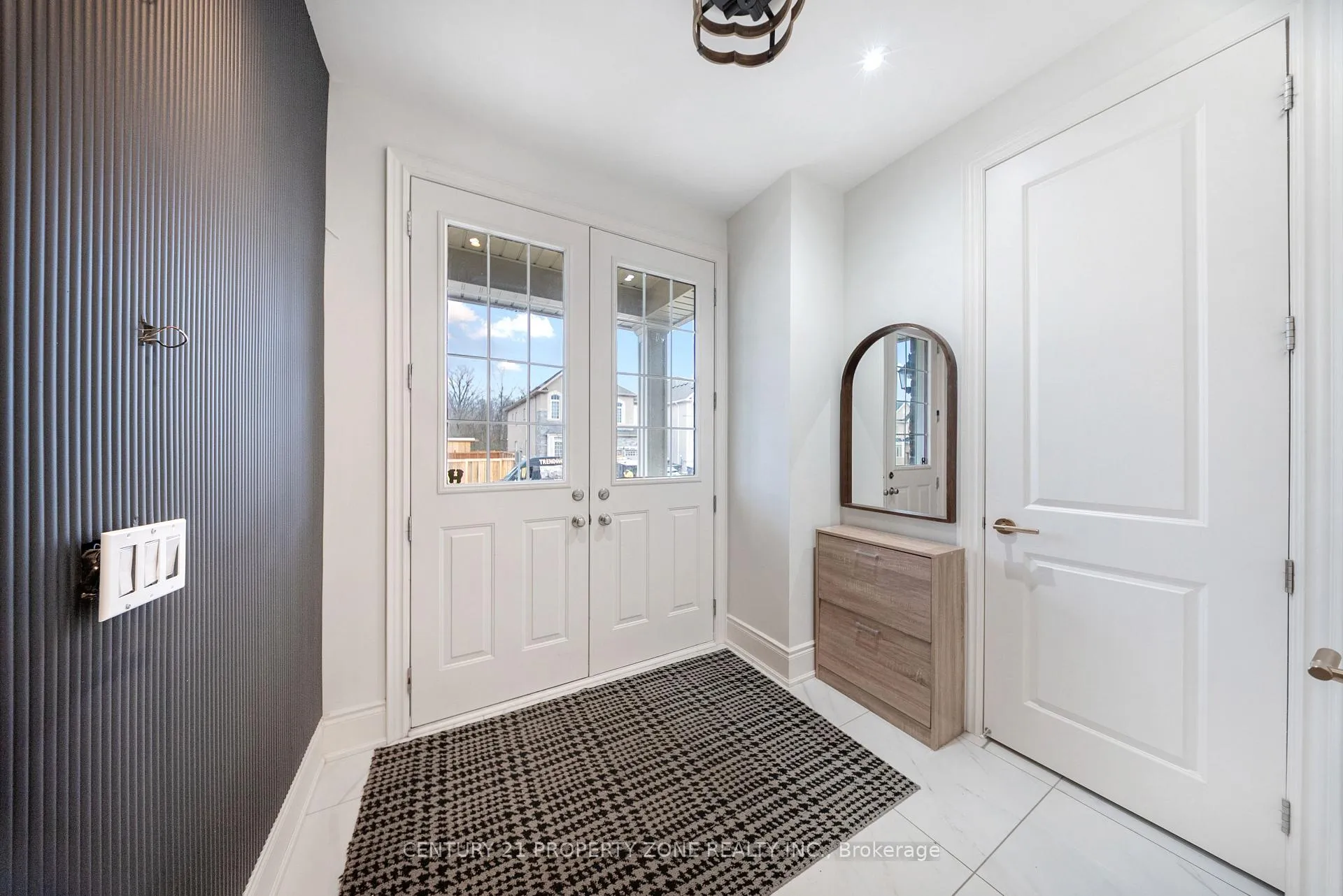 Photo 2 of 104 Clockwork Drive, Brampton, Northwest Brampton — HOMEH