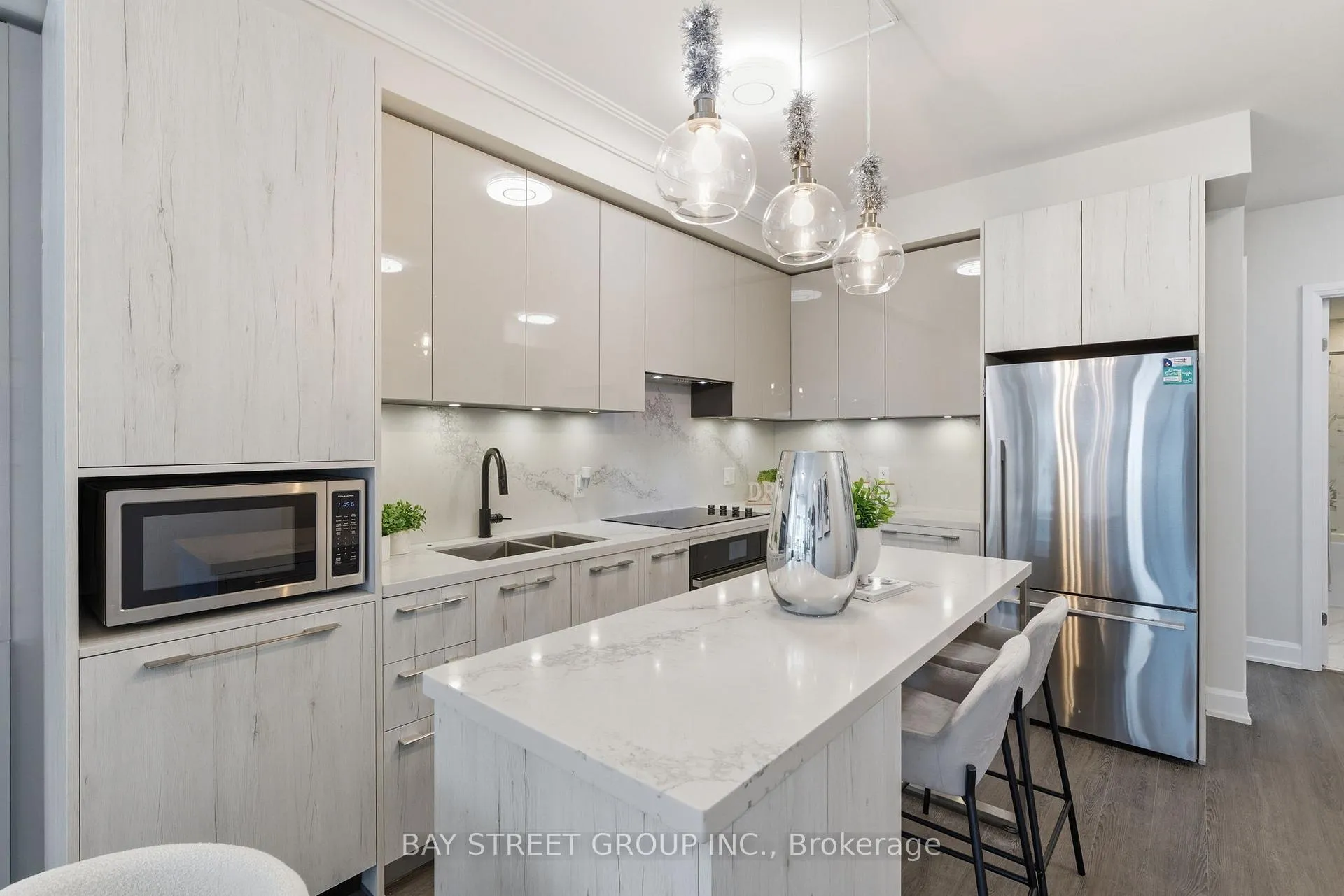 Photo 5 of Unit 723, 38 Water Walk Drive, Markham, Unionville — HOMEH