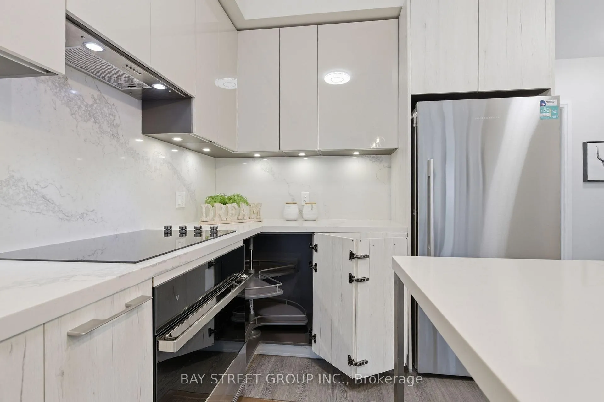 Photo 7 of Unit 723, 38 Water Walk Drive, Markham, Unionville — HOMEH