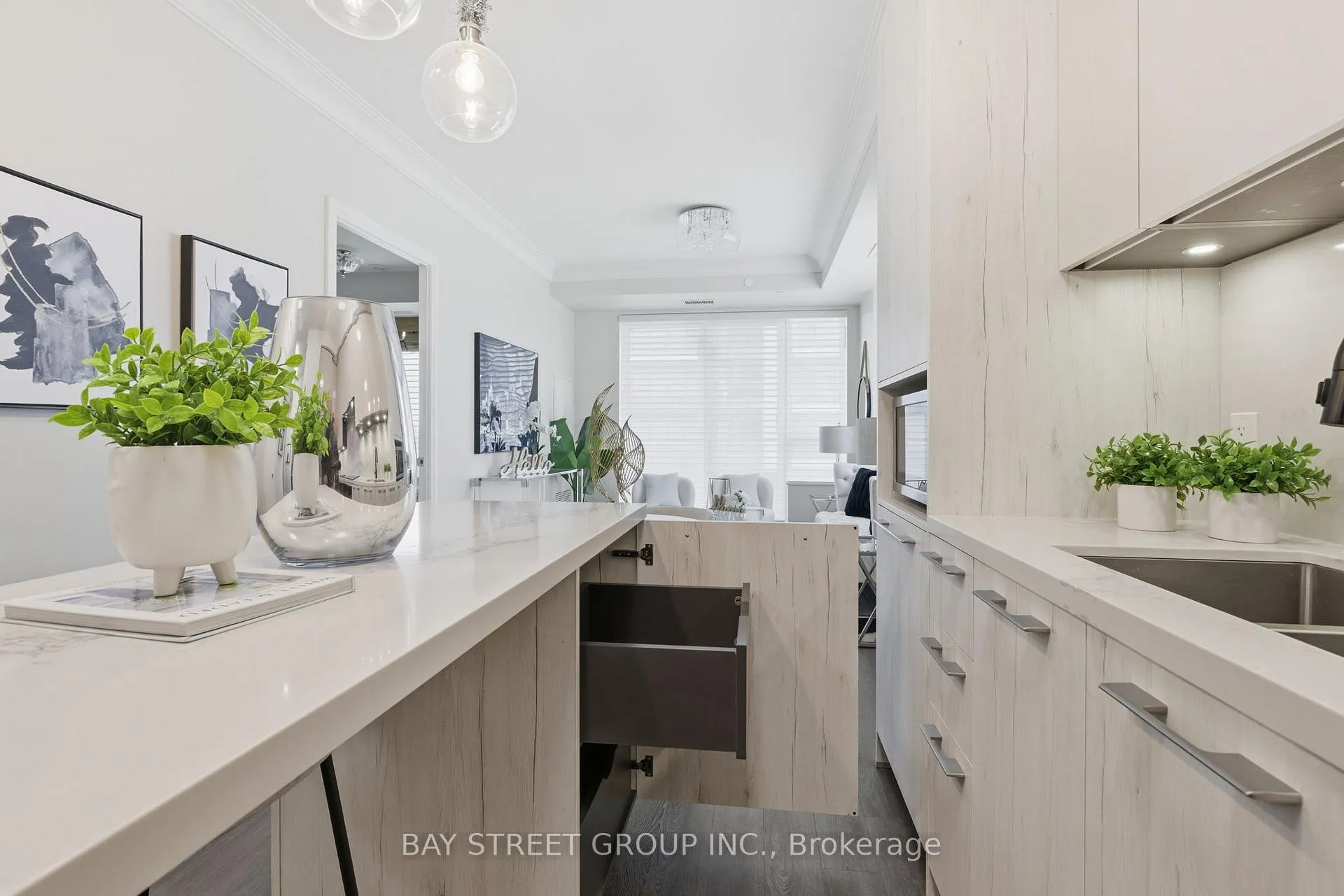 Photo 8 of Unit 723, 38 Water Walk Drive, Markham, Unionville — HOMEH