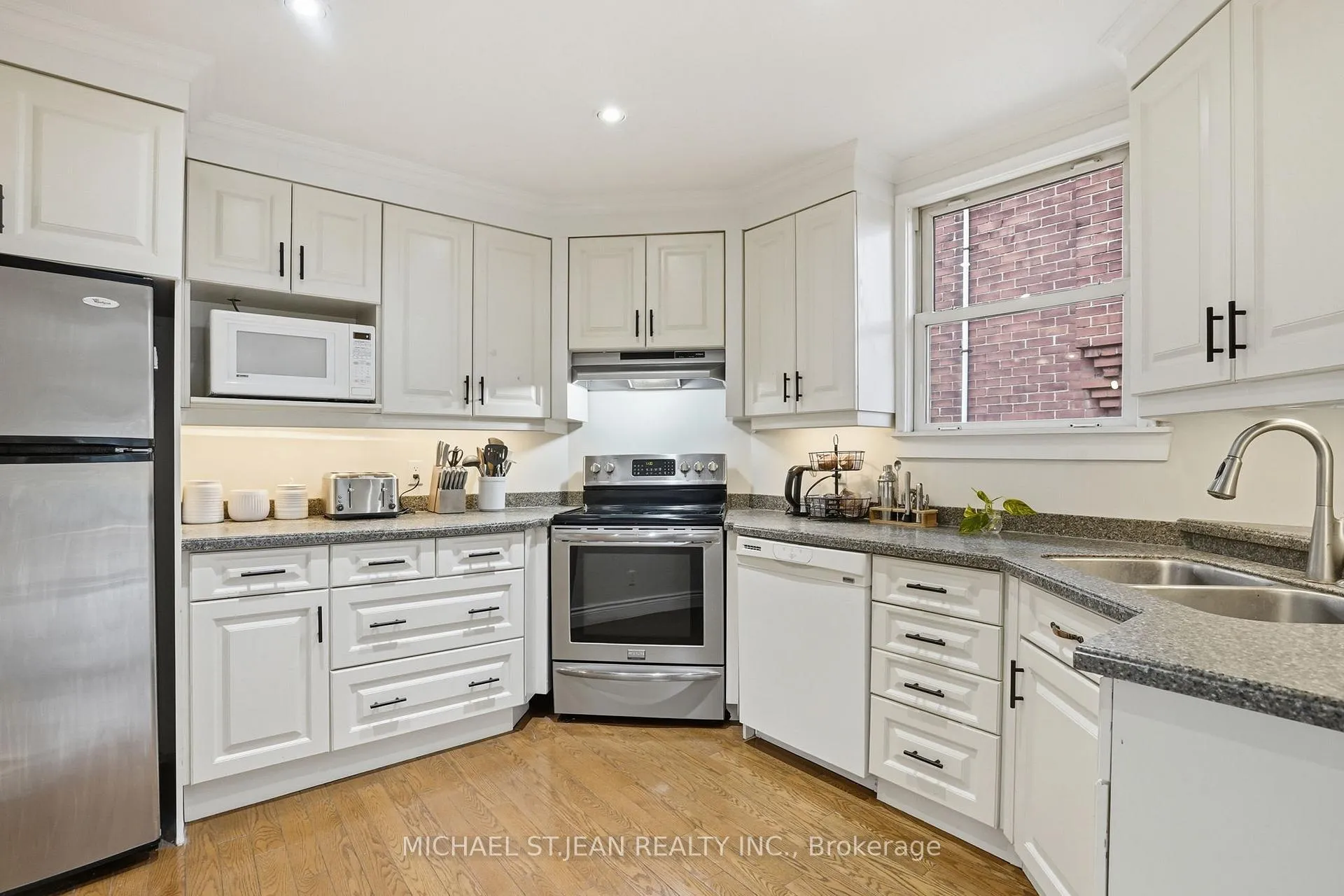 Photo 10 of 94 Mountain Park Avenue, Hamilton, Inch Park — HOMEH