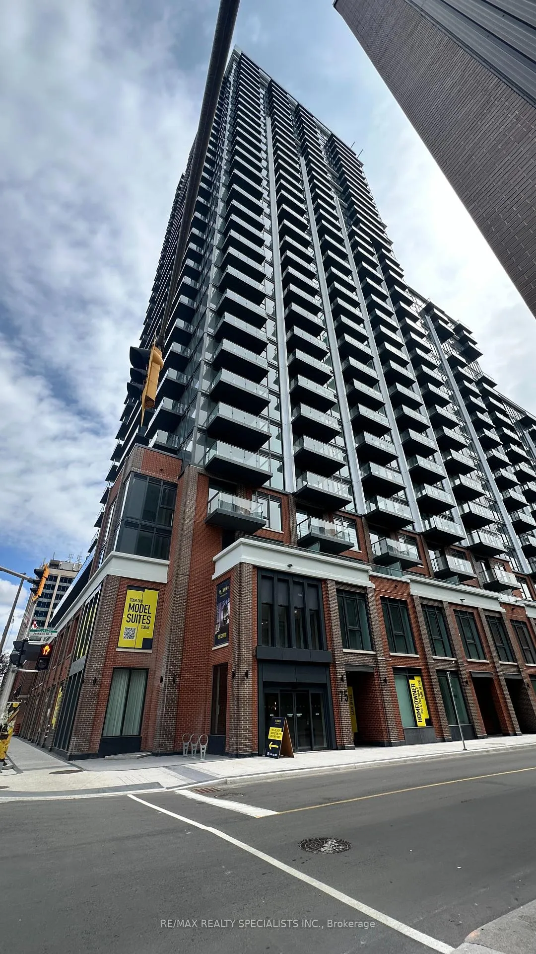 Front of Unit 826, 75 James Street S
