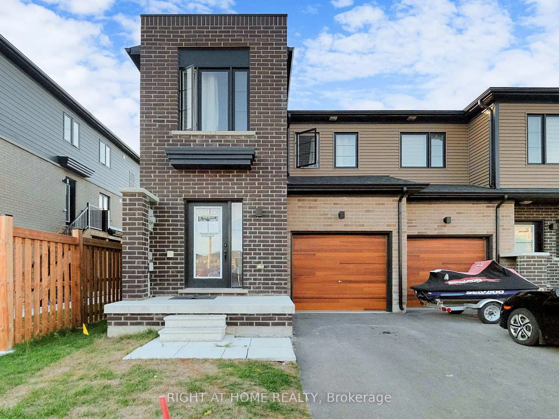 Photo 1 of 33 Pumpkin Corner Crescent, Barrie, Innis-Shore — HOMEH