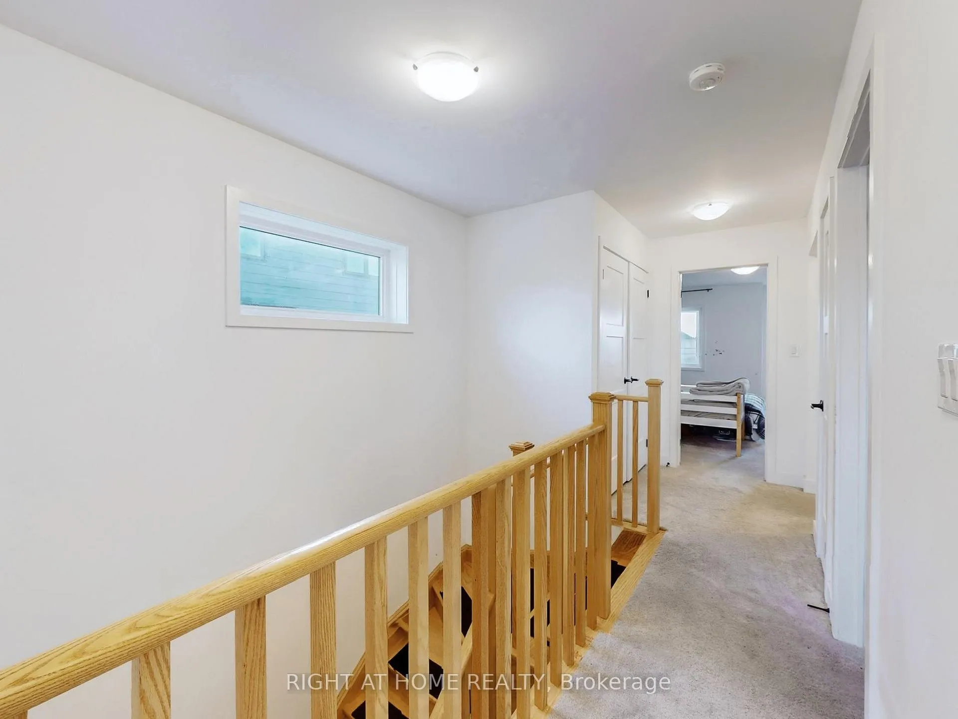 Photo 9 of 33 Pumpkin Corner Crescent, Barrie, Innis-Shore — HOMEH