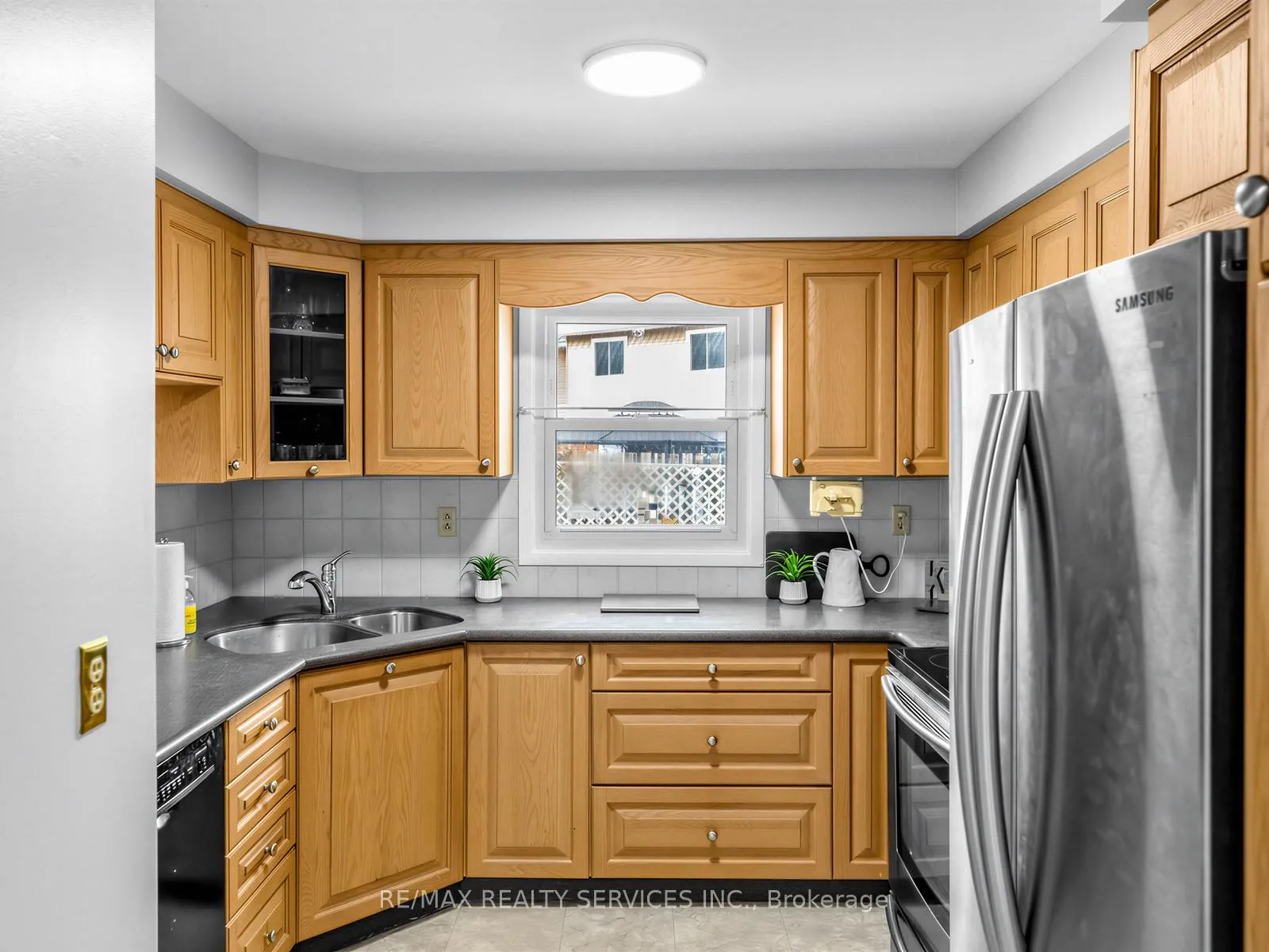 Photo 14 of 32 Helios Place, Brampton, Heart Lake West — HOMEH