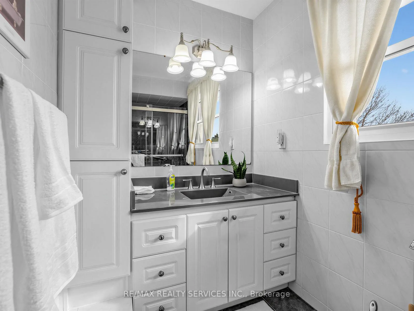 Photo 23 of 32 Helios Place, Brampton, Heart Lake West — HOMEH
