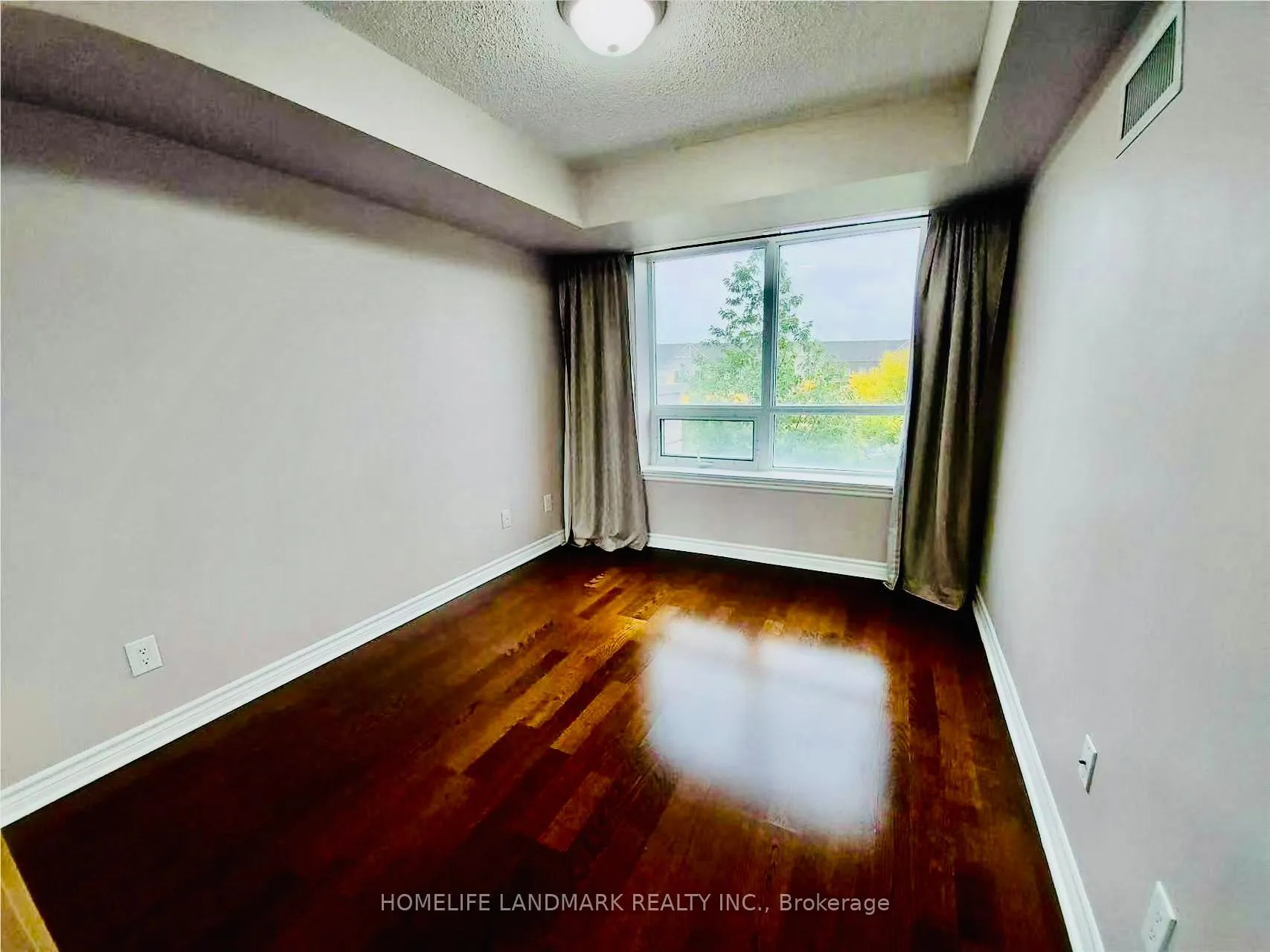 Photo 4 of 2391 Central Park Drive, Oakville, River Oaks — HOMEH