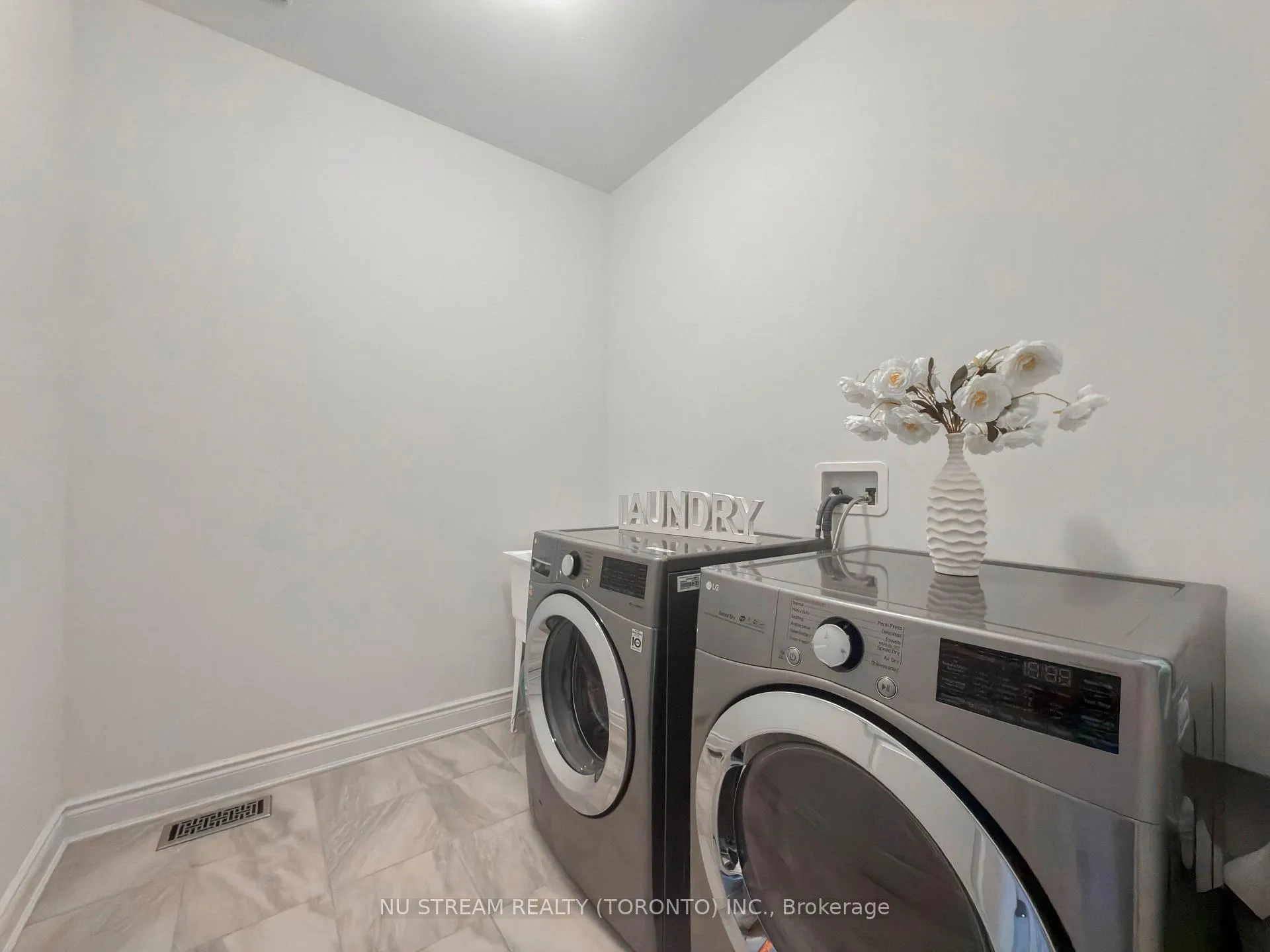 Photo 13 of 89 Hartney Drive, Richmond Hill, Rural Richmond Hill — HOMEH