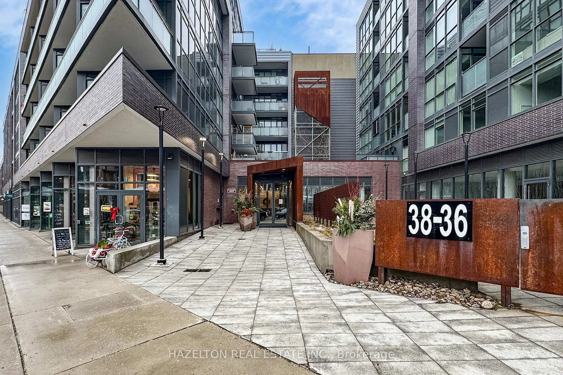 Photo 1 of Unit 421, 38 Howard Park Avenue, Toronto, Roncesvalles — HOMEH