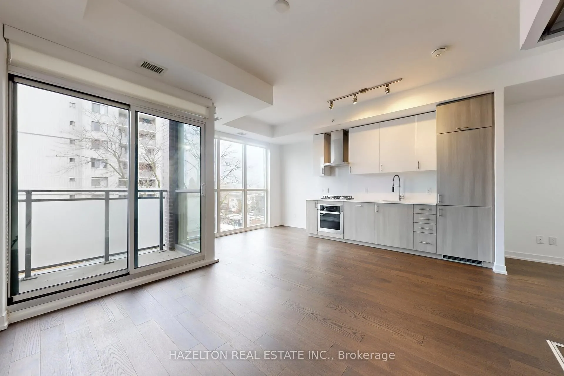 Photo 4 of Unit 421, 38 Howard Park Avenue, Toronto, Roncesvalles — HOMEH