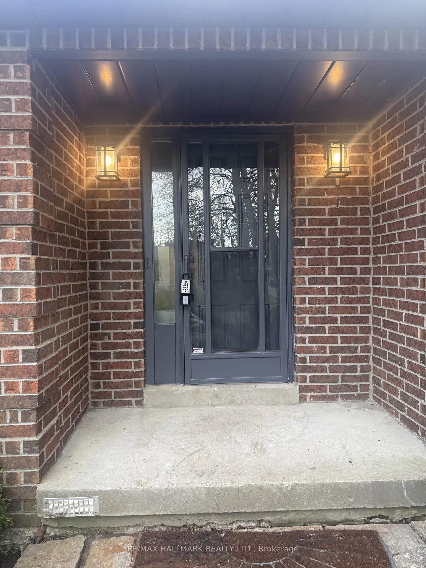 Photo 2 of 65 Burton Grove S, King, King City — HOMEH