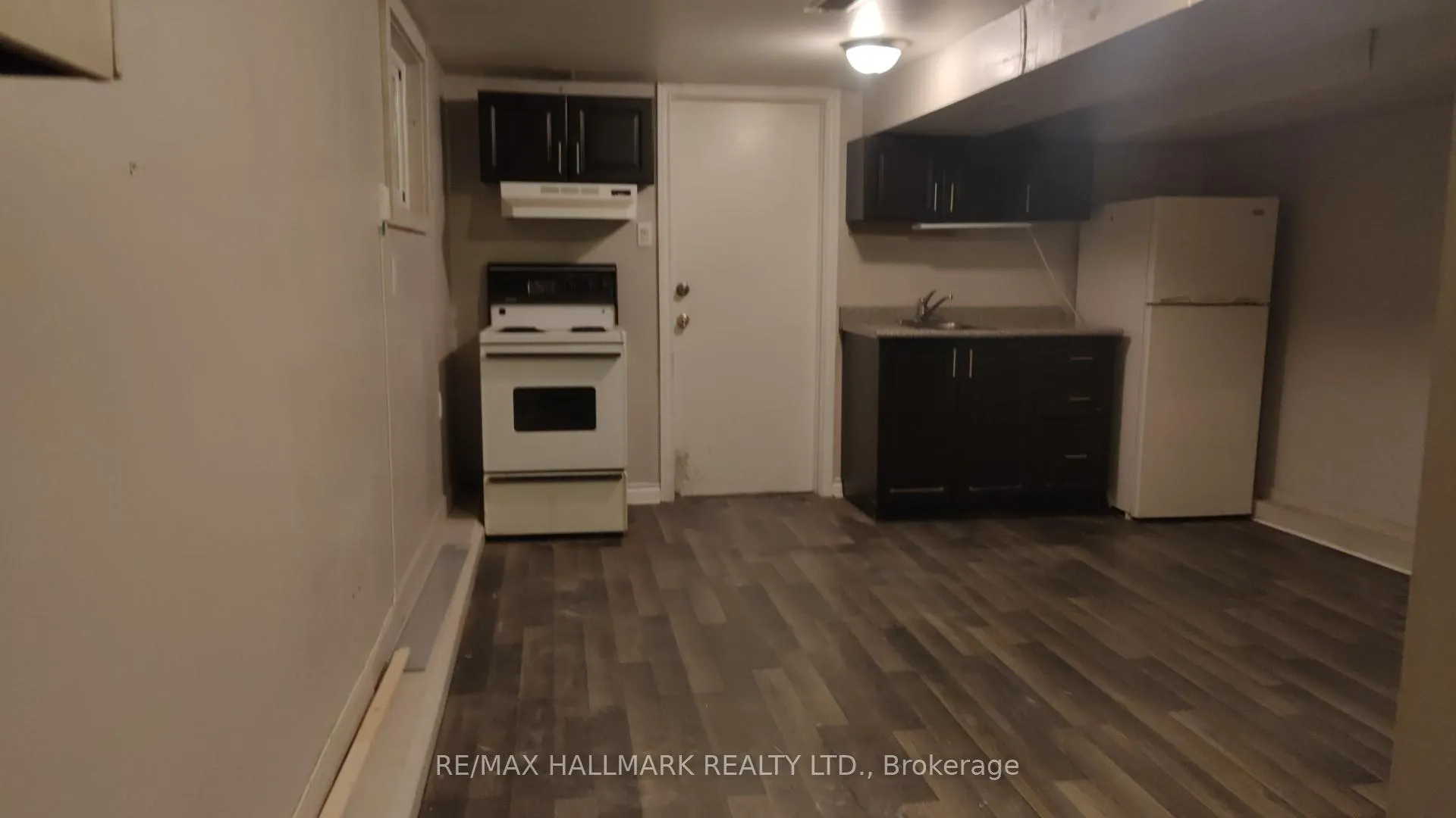 Photo 5 of 172 Waverley Road, Toronto, The Beaches — HOMEH