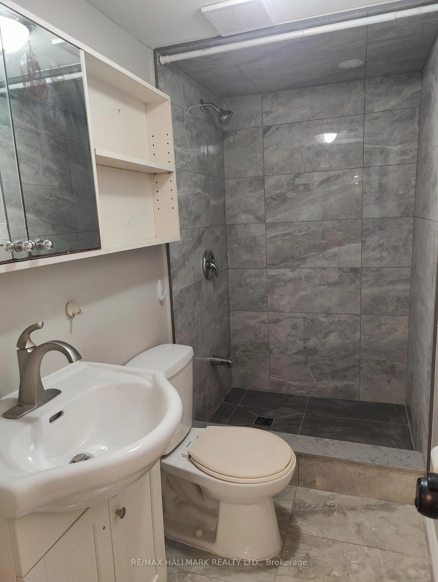 Photo 6 of 172 Waverley Road, Toronto, The Beaches — HOMEH