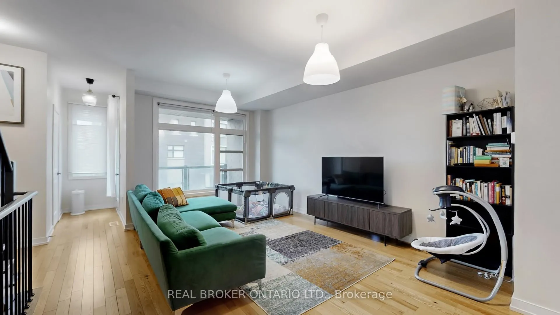 Photo 4 of 2508 Castlegate Crossing, Pickering, Duffin Heights — HOMEH