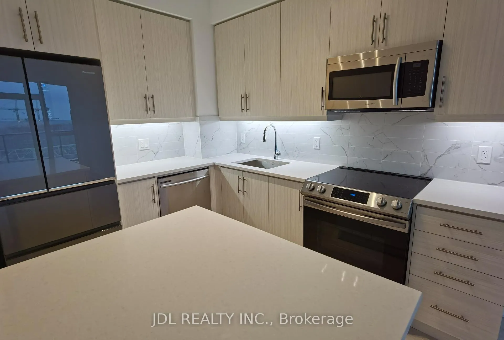 Photo 3 of Unit 1510, 75 Oneida Crescent, Richmond Hill, Langstaff — HOMEH