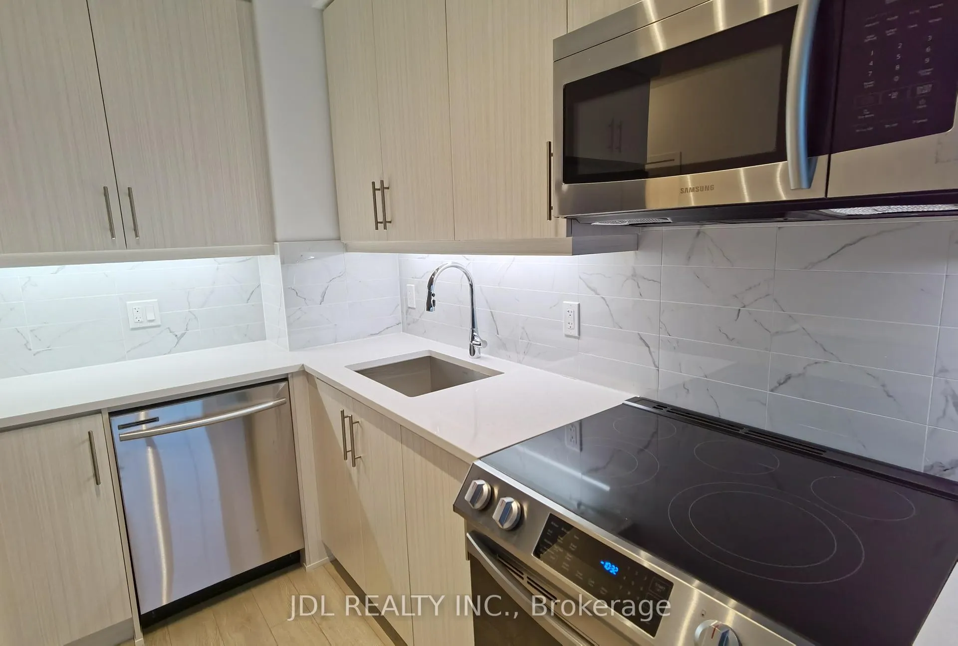 Photo 4 of Unit 1510, 75 Oneida Crescent, Richmond Hill, Langstaff — HOMEH