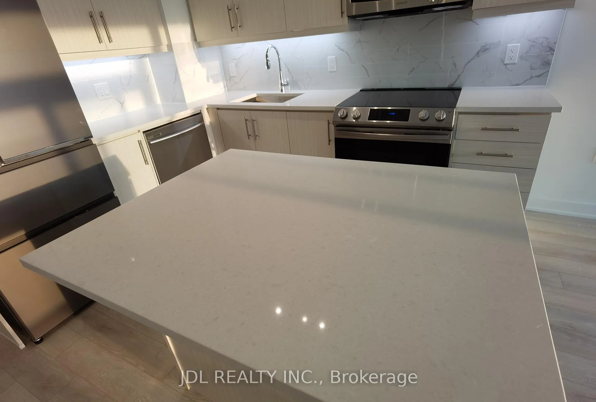 Photo 5 of Unit 1510, 75 Oneida Crescent, Richmond Hill, Langstaff — HOMEH