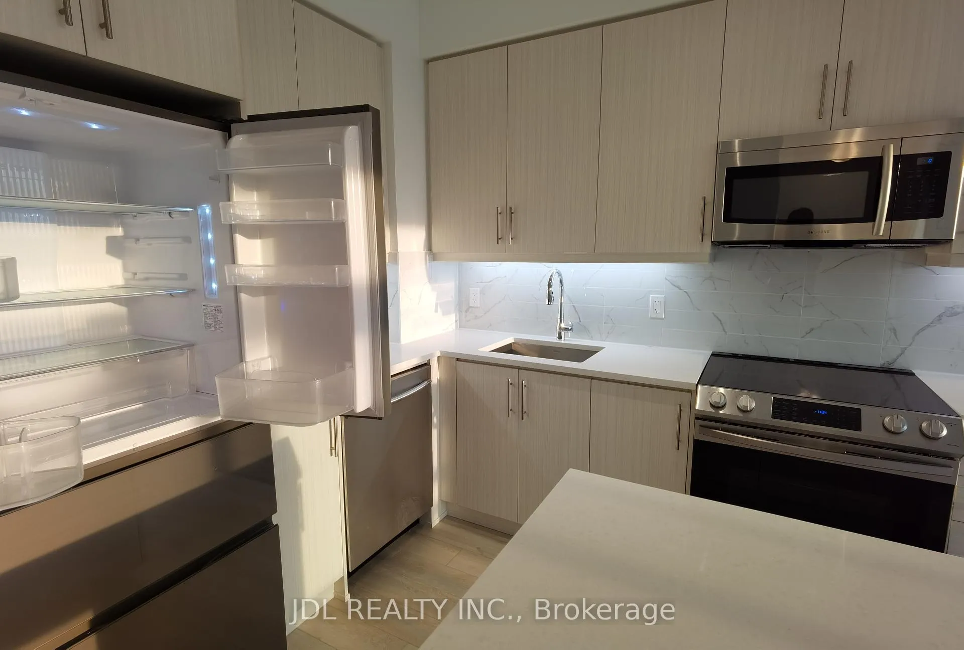 Photo 6 of Unit 1510, 75 Oneida Crescent, Richmond Hill, Langstaff — HOMEH