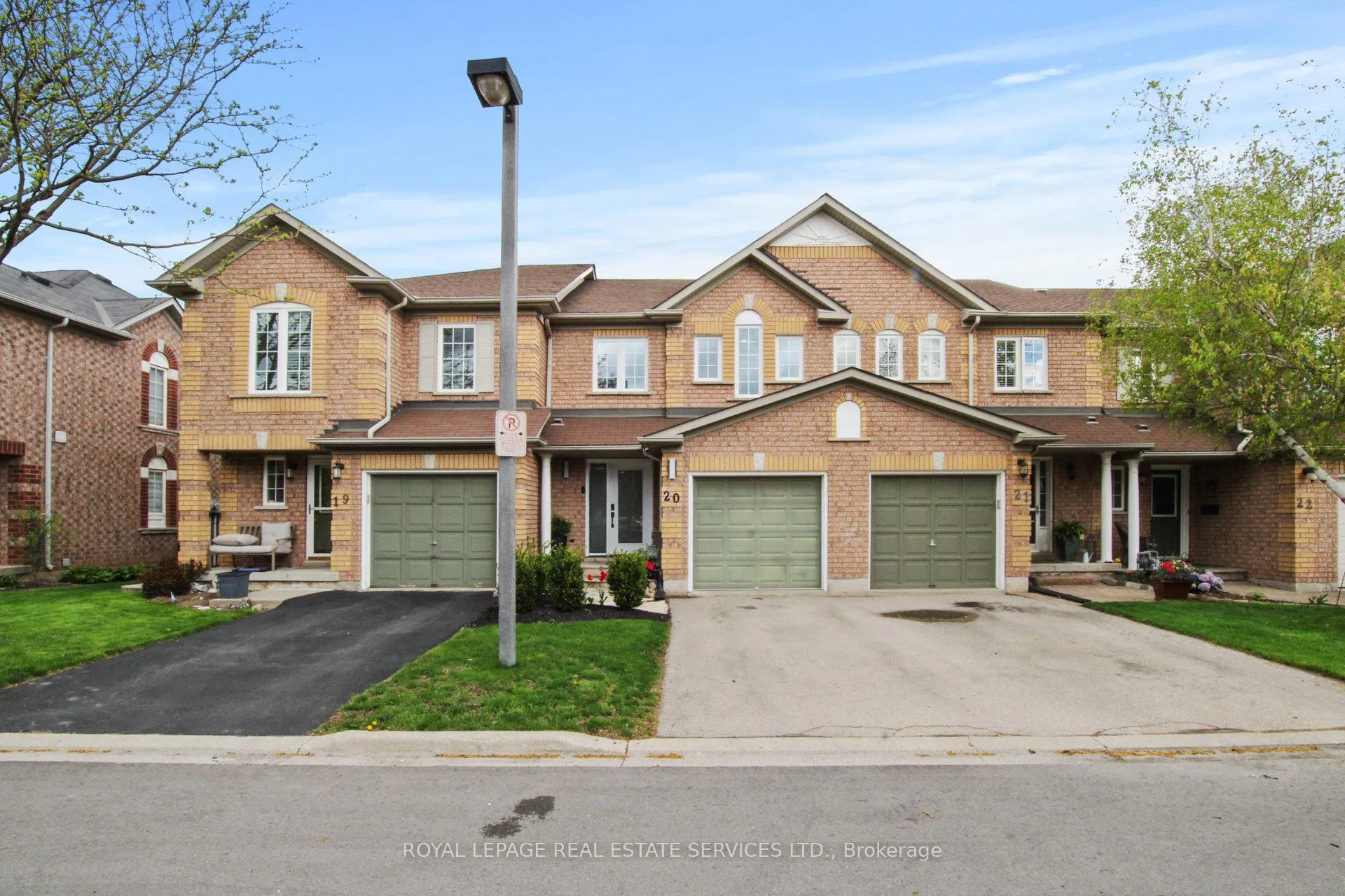 Photo 1 of Unit 20, 2001 Atkinson Drive, Burlington, Rose — HOMEH
