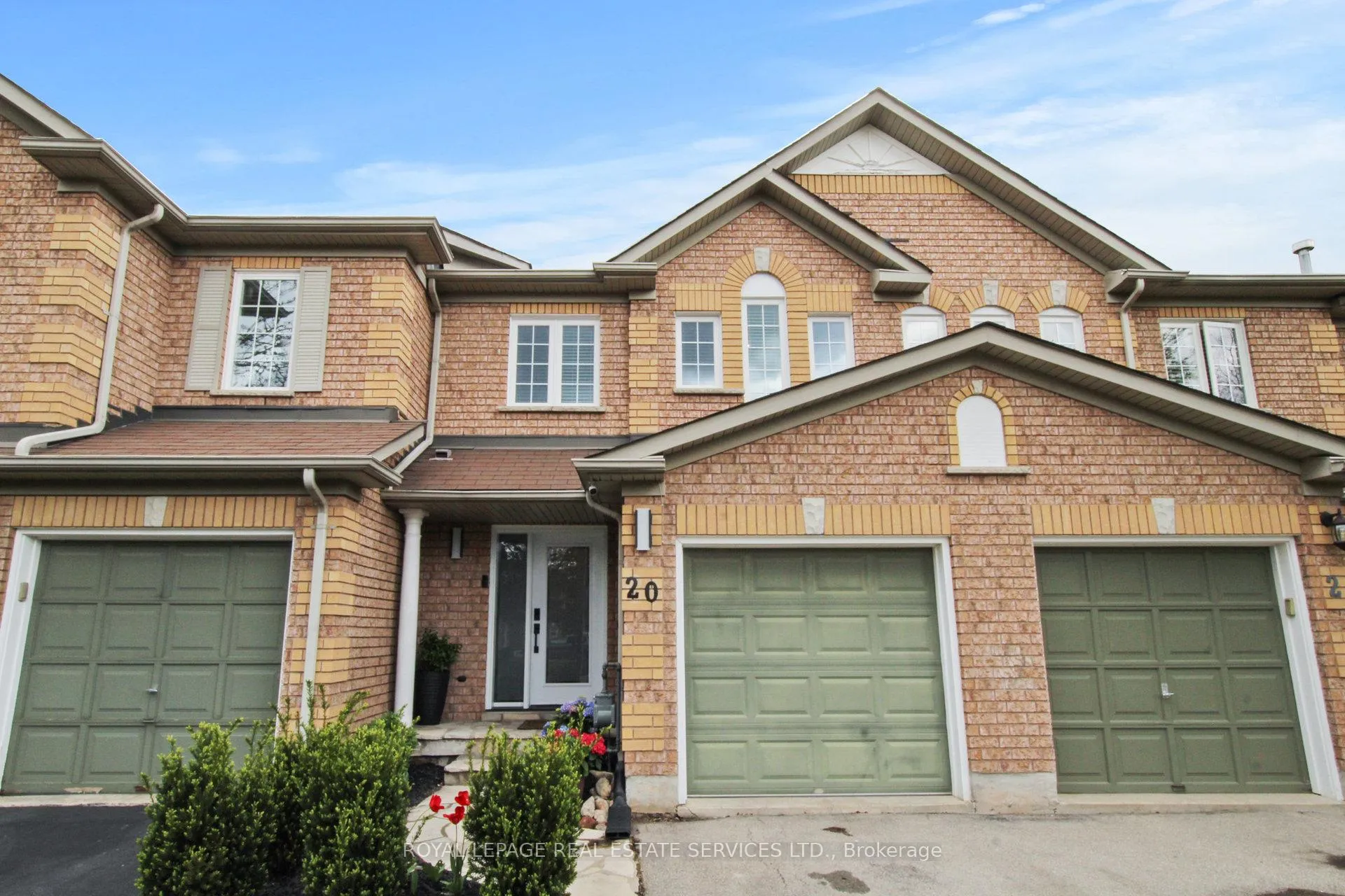 Photo 4 of Unit 20, 2001 Atkinson Drive, Burlington, Rose — HOMEH