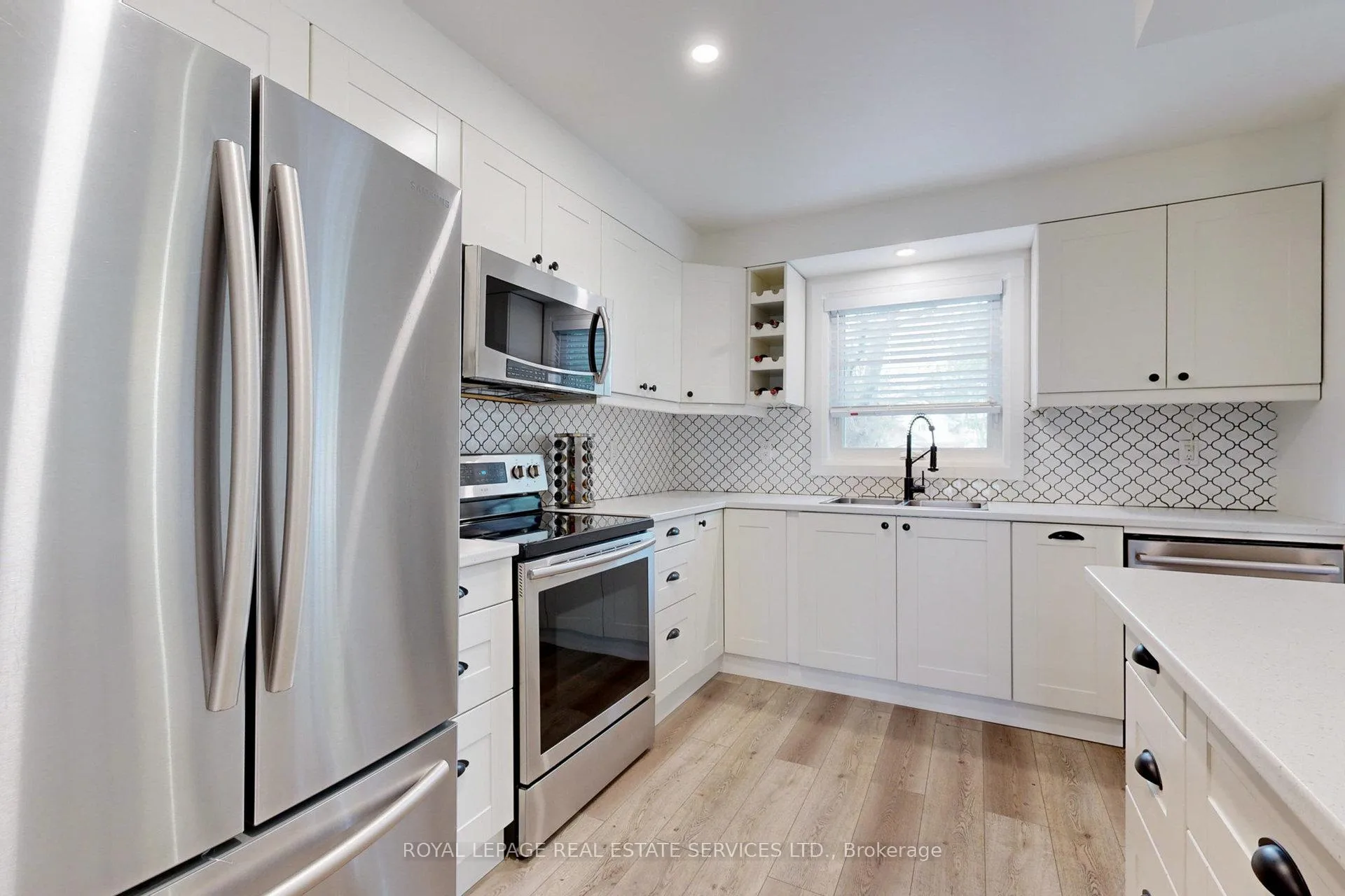 Photo 12 of Unit 20, 2001 Atkinson Drive, Burlington, Rose — HOMEH