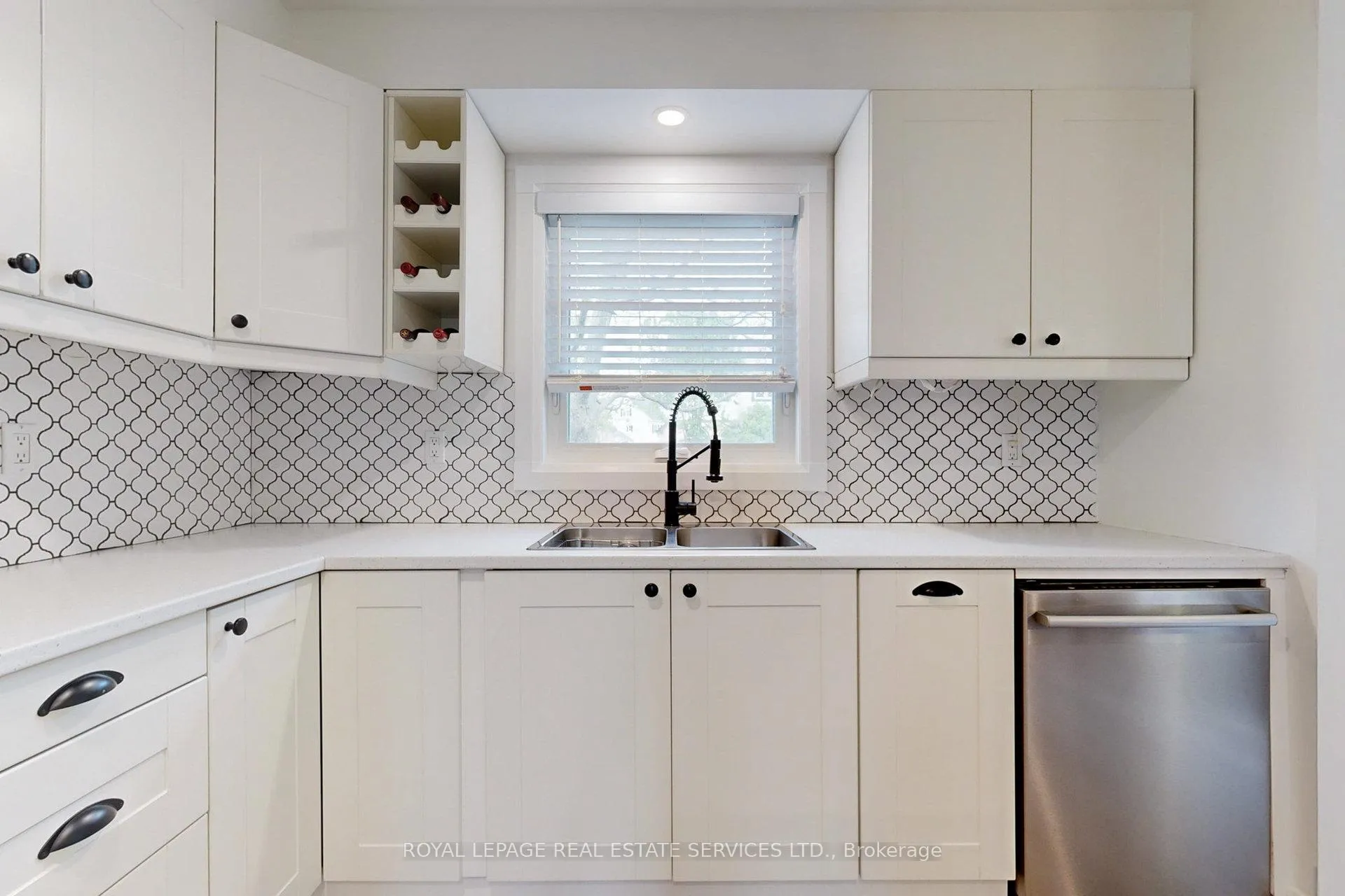 Photo 13 of Unit 20, 2001 Atkinson Drive, Burlington, Rose — HOMEH