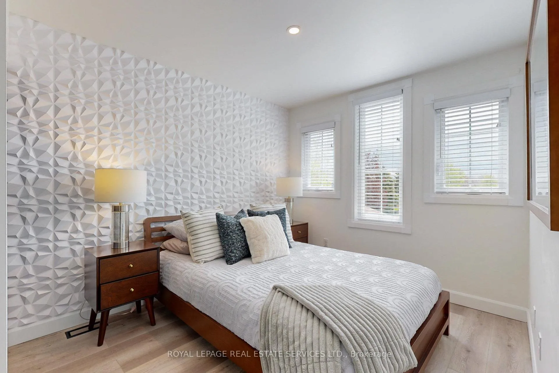 Photo 26 of Unit 20, 2001 Atkinson Drive, Burlington, Rose — HOMEH