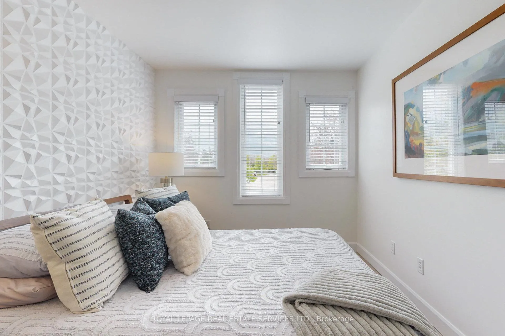 Photo 27 of Unit 20, 2001 Atkinson Drive, Burlington, Rose — HOMEH