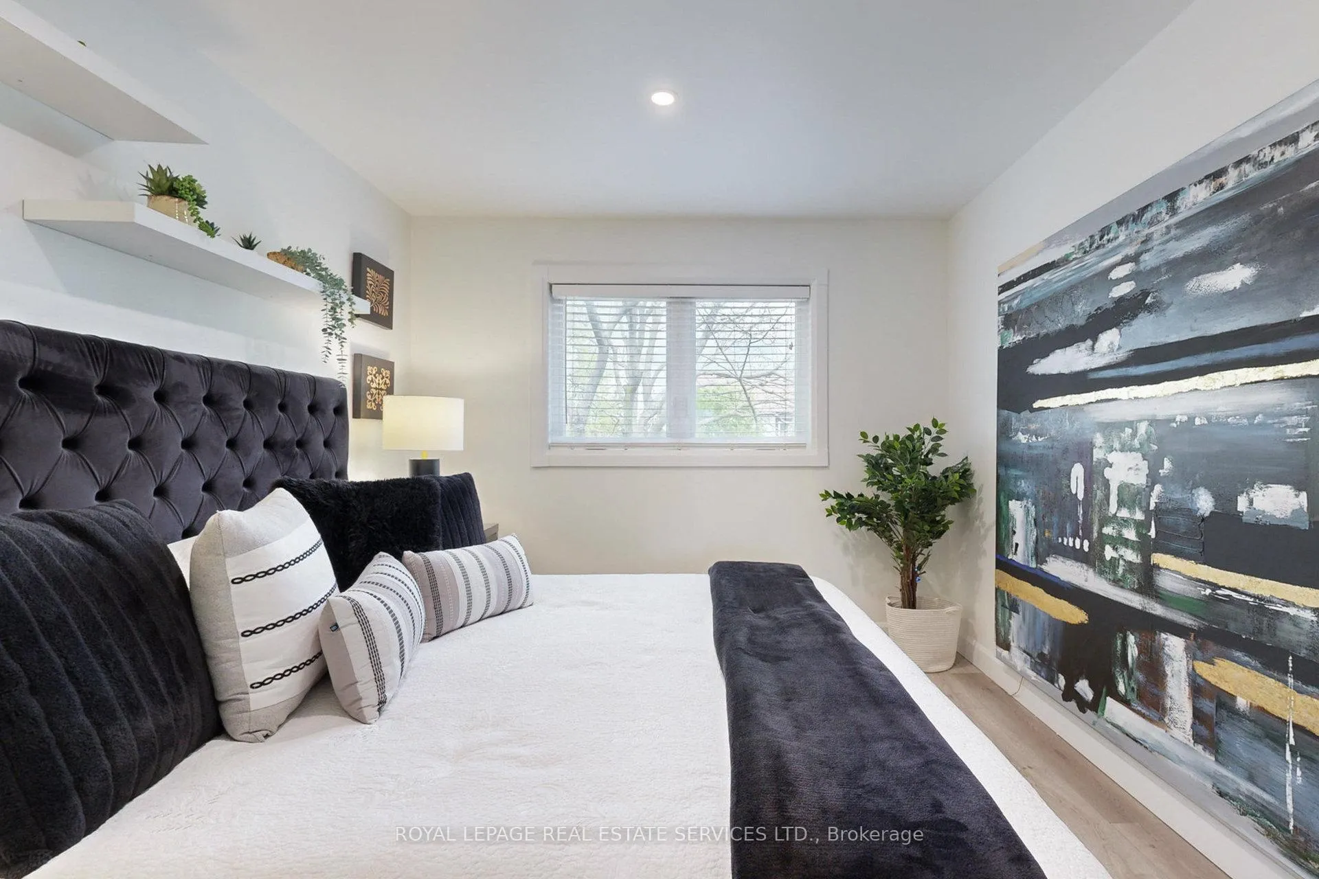 Photo 31 of Unit 20, 2001 Atkinson Drive, Burlington, Rose — HOMEH