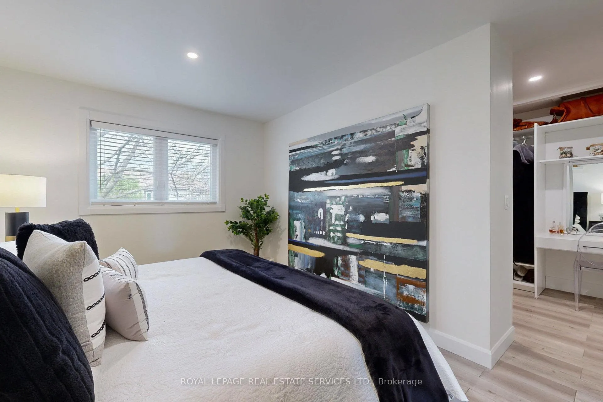 Photo 33 of Unit 20, 2001 Atkinson Drive, Burlington, Rose — HOMEH