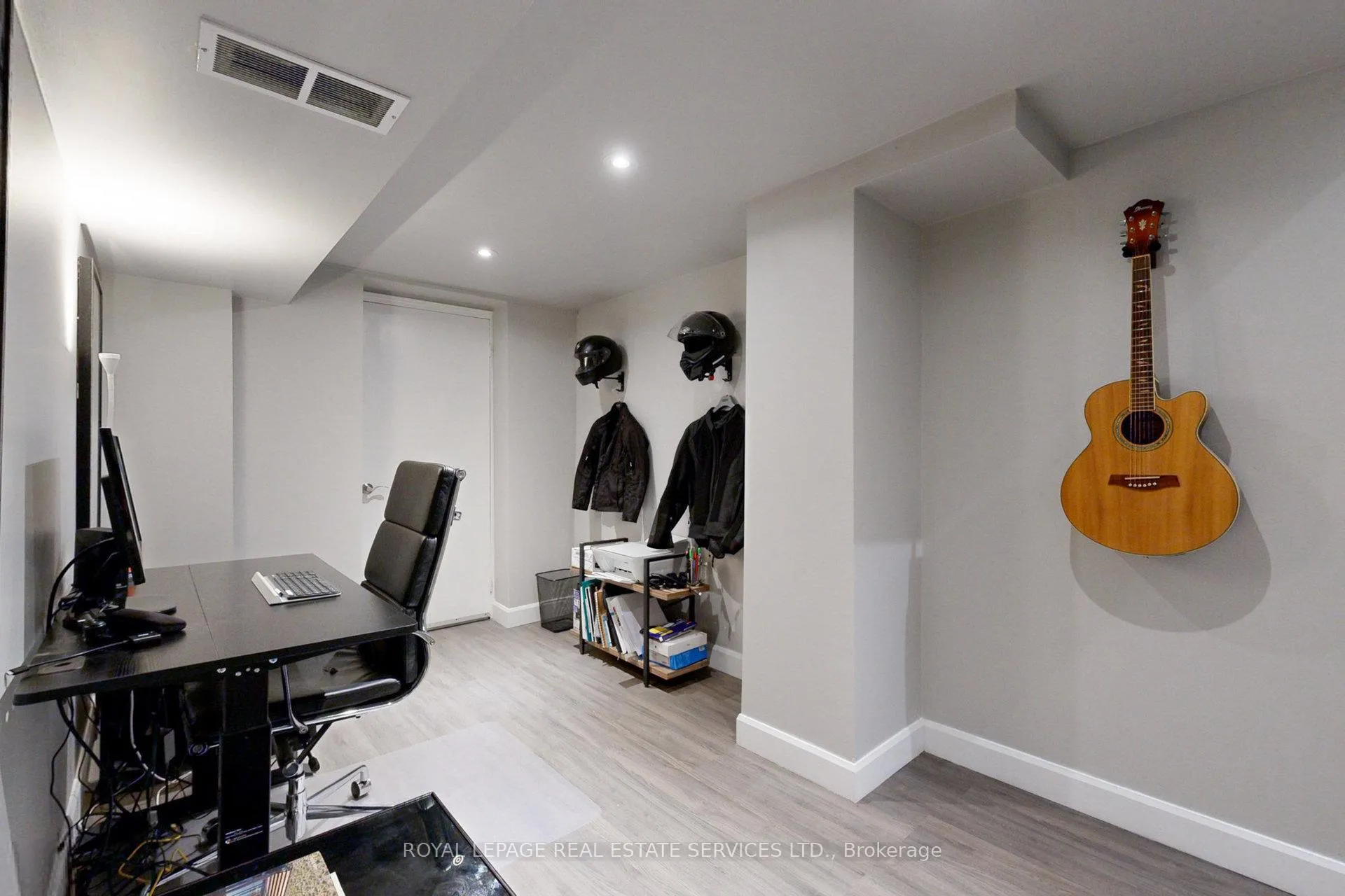 Photo 36 of Unit 20, 2001 Atkinson Drive, Burlington, Rose — HOMEH