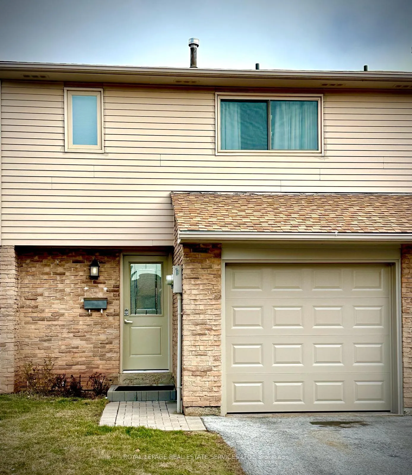 Photo 2 of Unit 97, 1542 Lancaster Drive, Oakville, Falgarwood — HOMEH