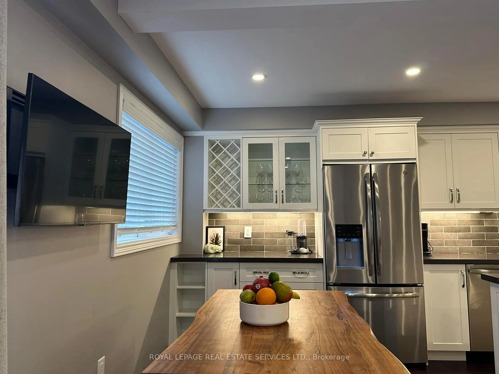 Photo 4 of Unit 97, 1542 Lancaster Drive, Oakville, Falgarwood — HOMEH