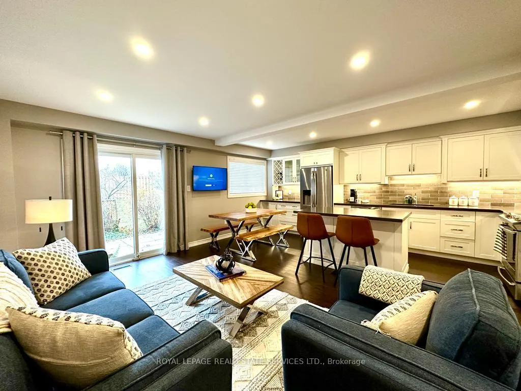 Photo 9 of Unit 97, 1542 Lancaster Drive, Oakville, Falgarwood — HOMEH