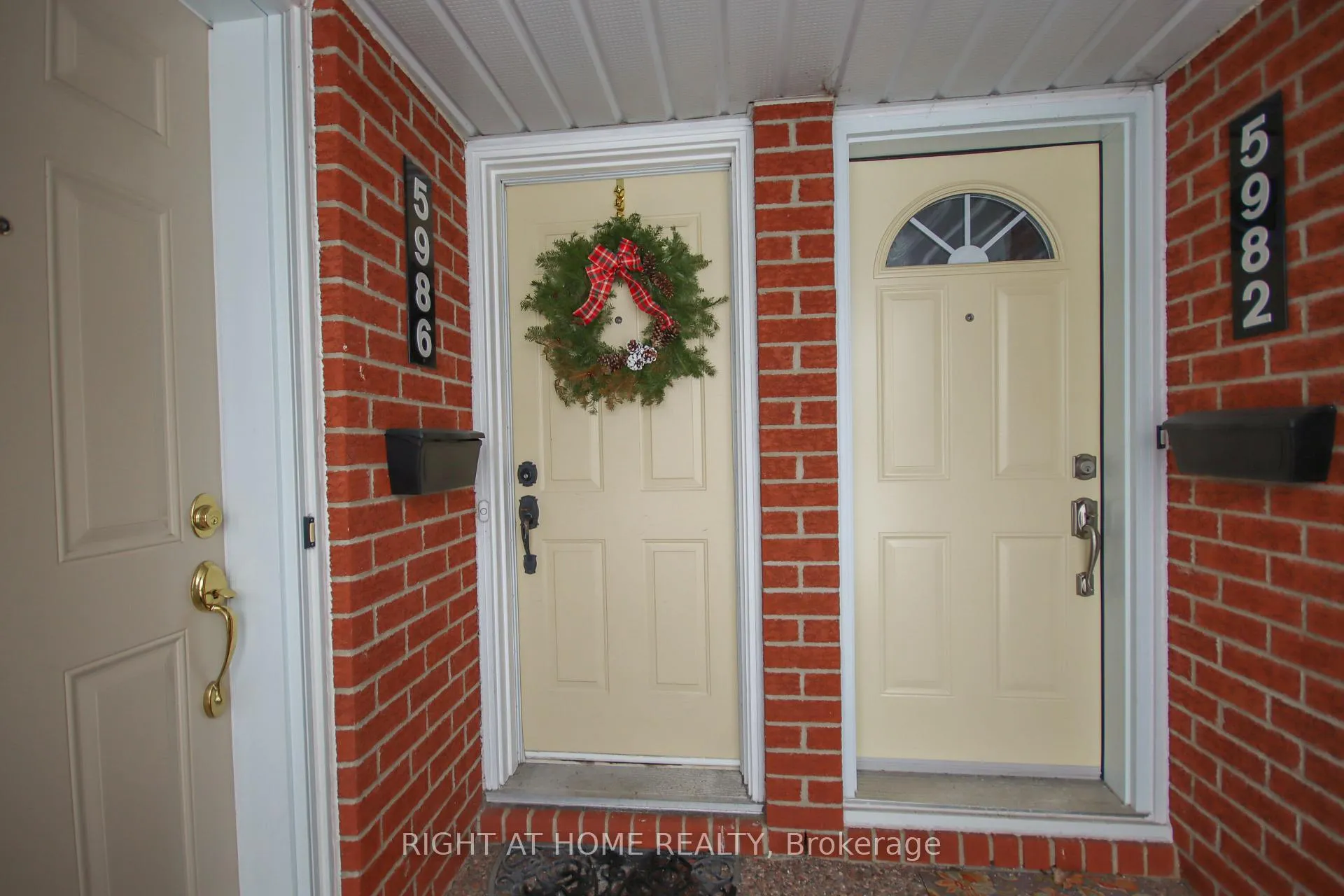 Photo 2 of 5986 Red Willow Drive, Ottawa, Chapel Hill — HOMEH