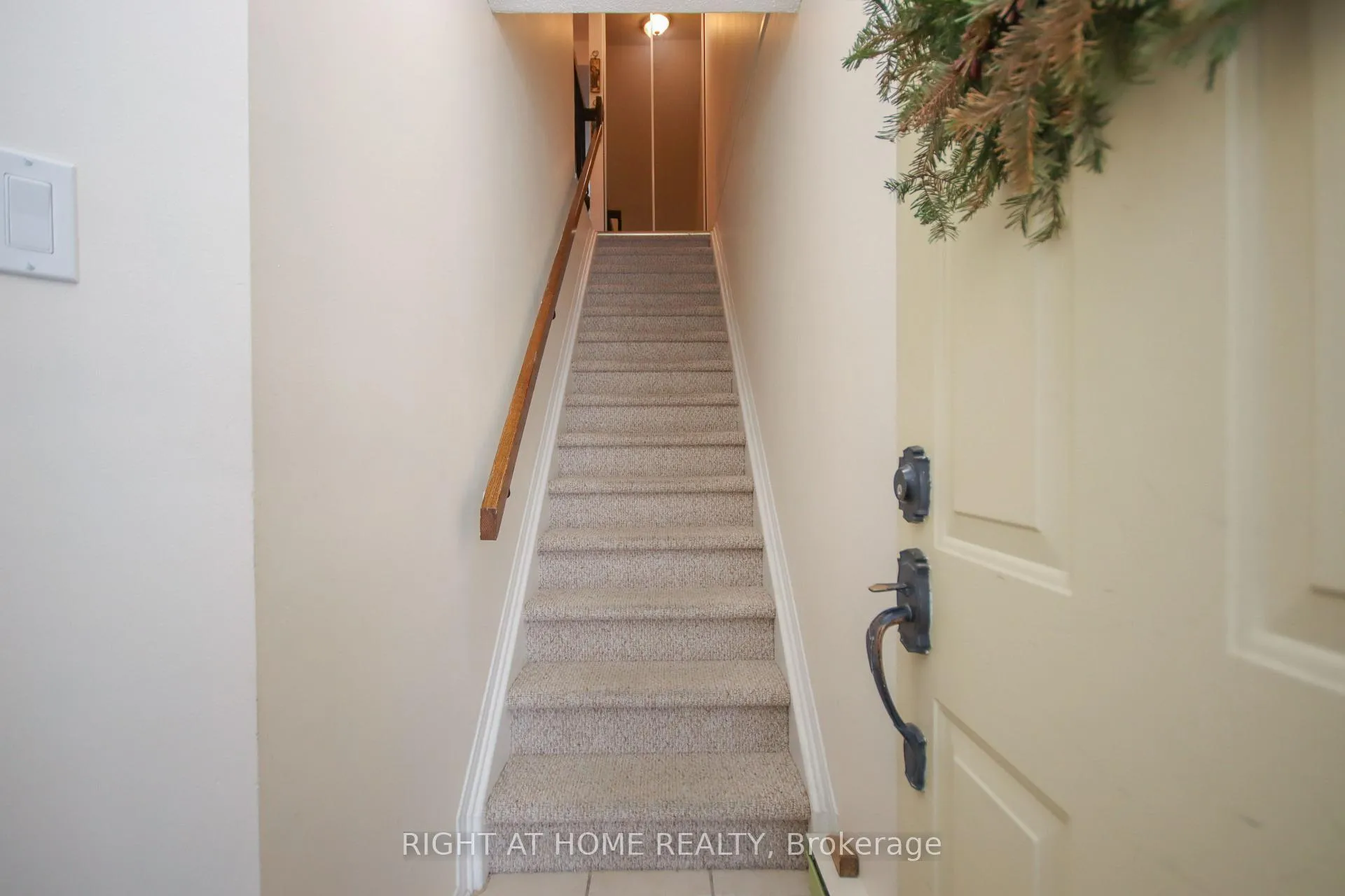 Photo 3 of 5986 Red Willow Drive, Ottawa, Chapel Hill — HOMEH