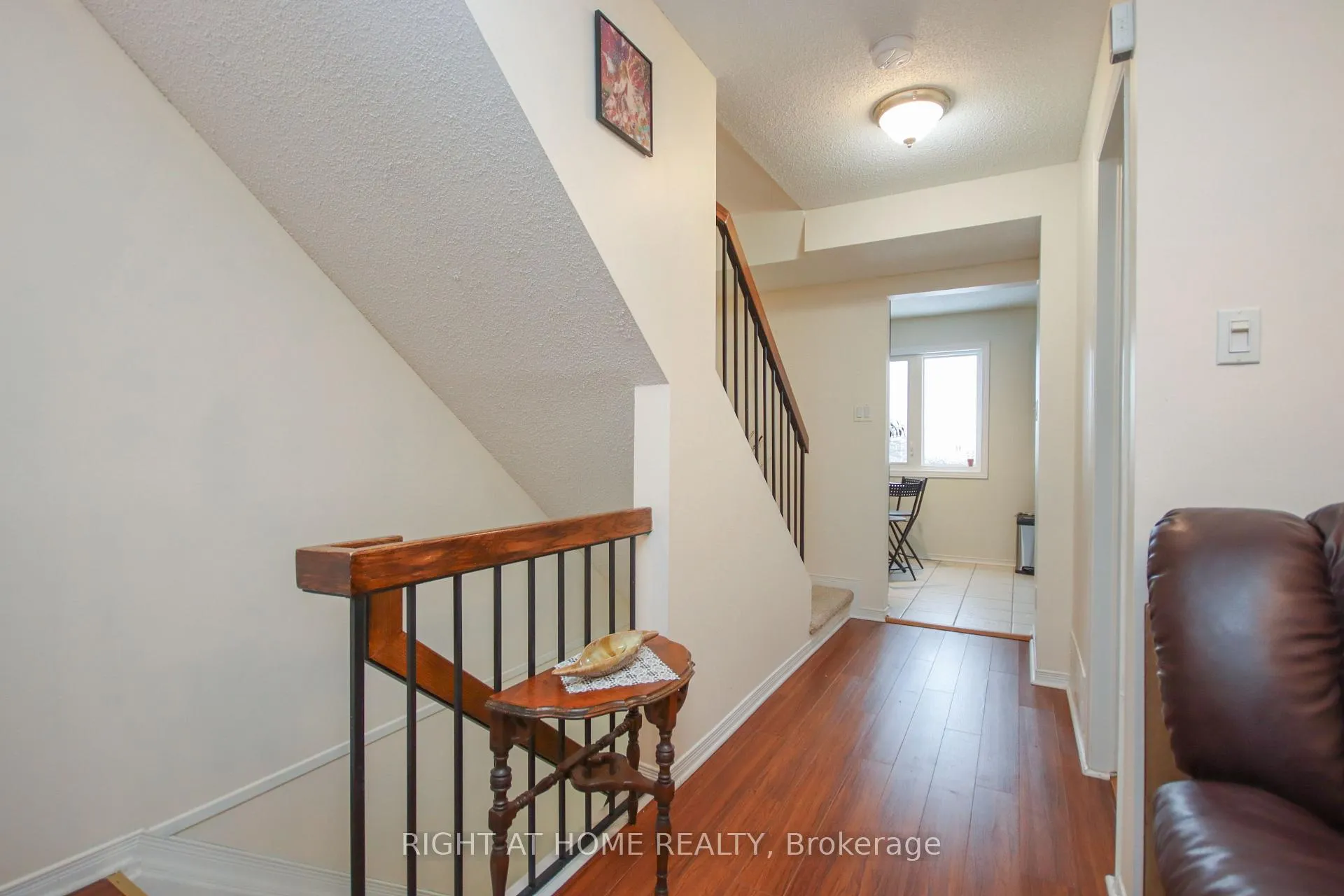 Photo 4 of 5986 Red Willow Drive, Ottawa, Chapel Hill — HOMEH