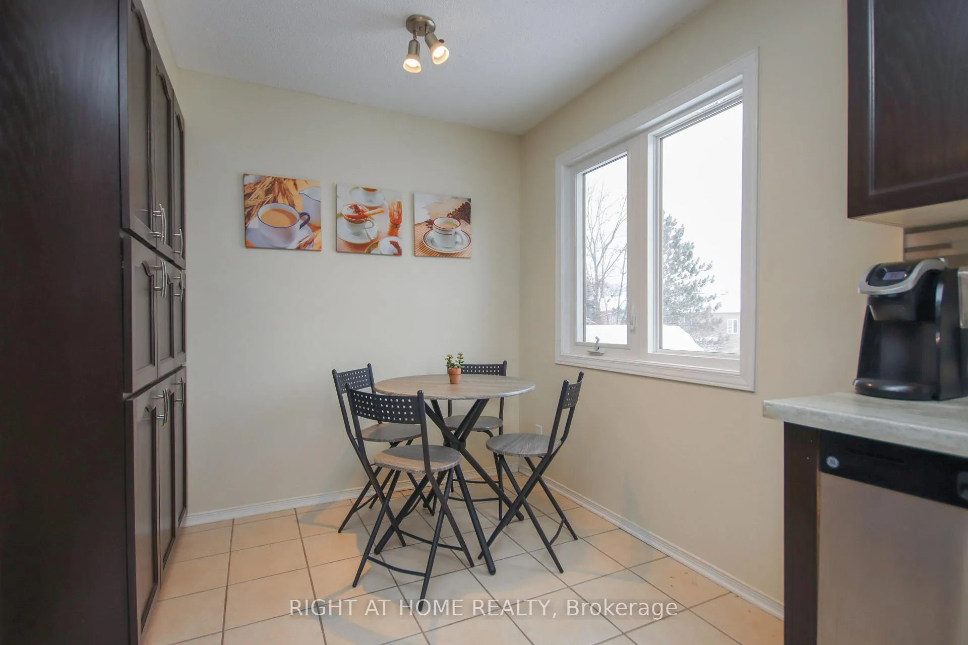 Photo 10 of 5986 Red Willow Drive, Ottawa, Chapel Hill — HOMEH