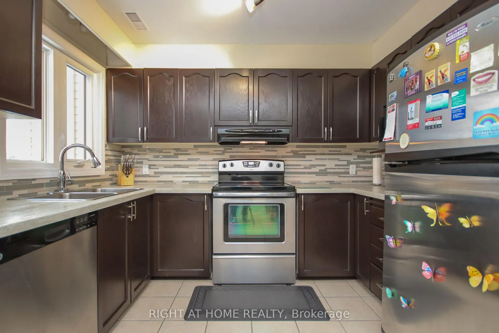 Photo 13 of 5986 Red Willow Drive, Ottawa, Chapel Hill — HOMEH