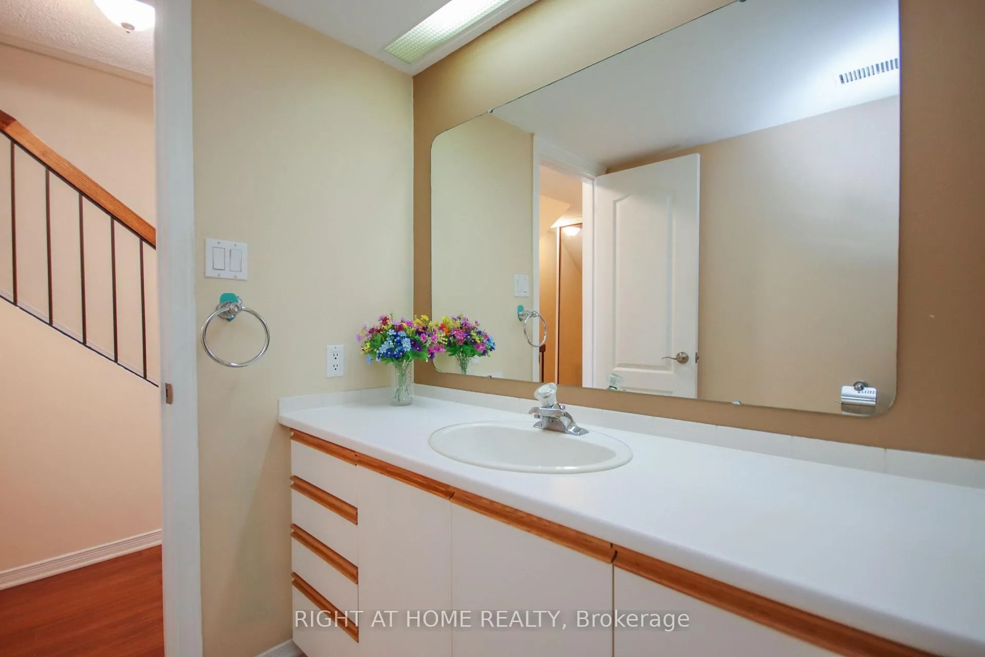 Photo 16 of 5986 Red Willow Drive, Ottawa, Chapel Hill — HOMEH