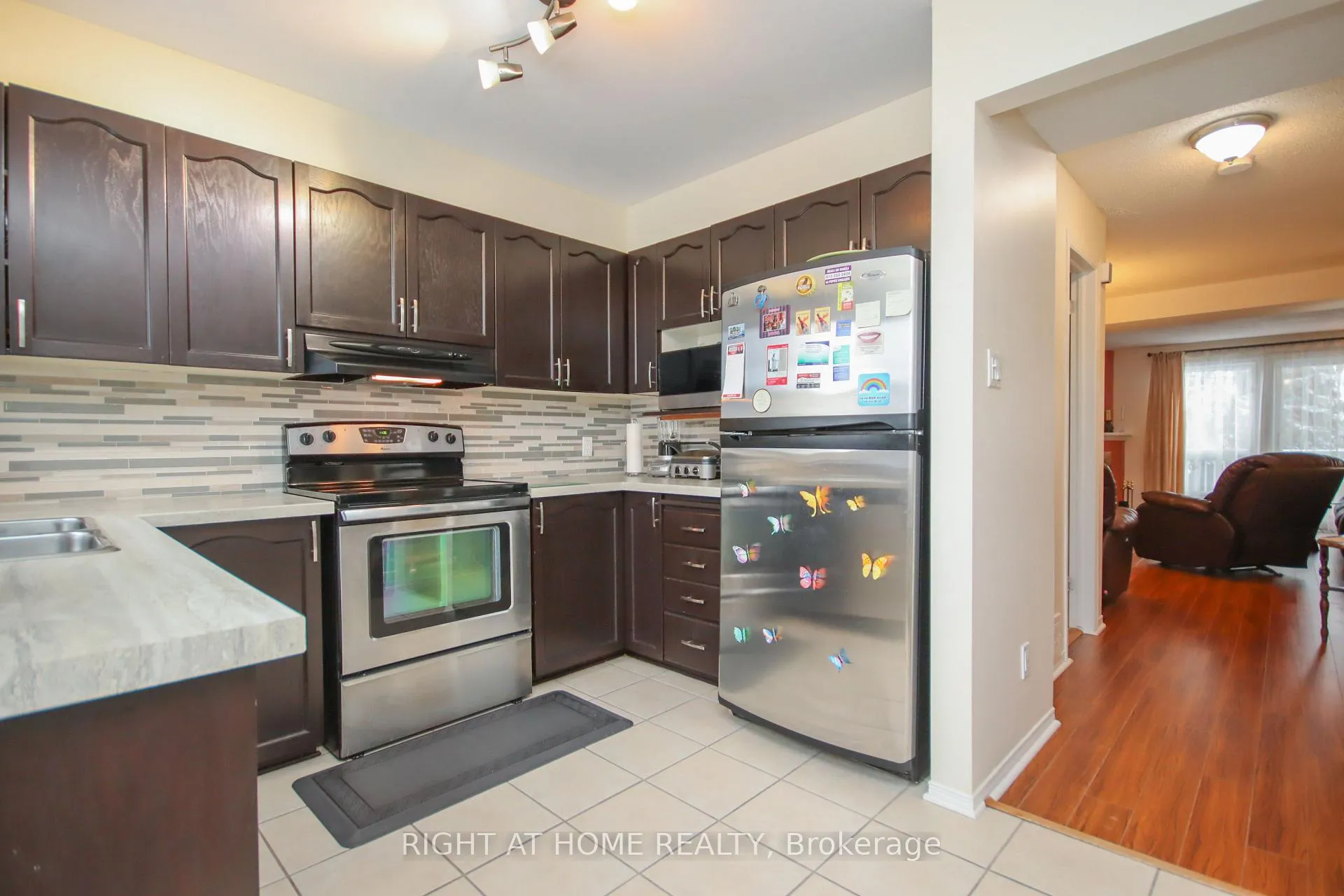 Photo 19 of 5986 Red Willow Drive, Ottawa, Chapel Hill — HOMEH