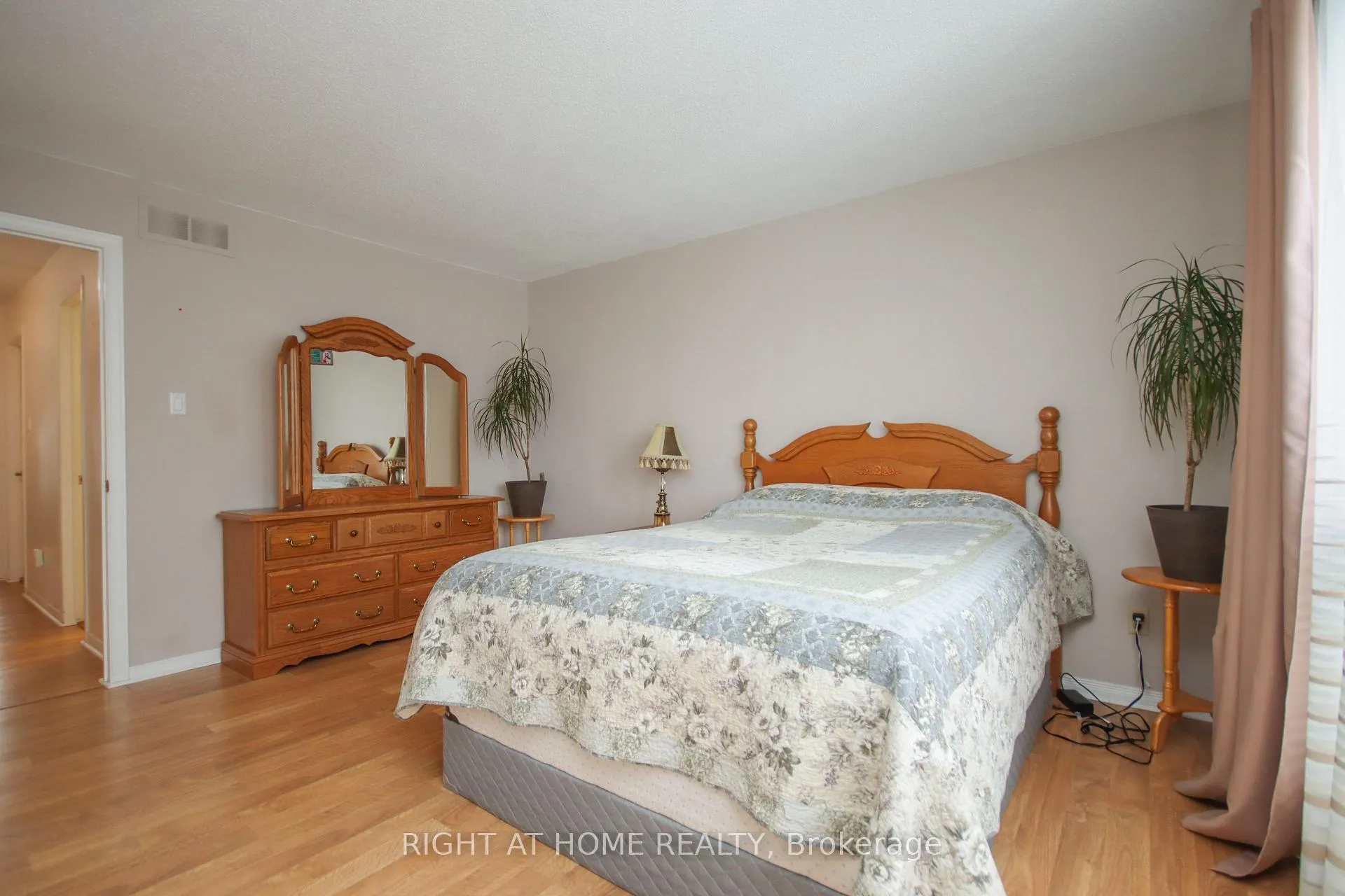 Photo 24 of 5986 Red Willow Drive, Ottawa, Chapel Hill — HOMEH