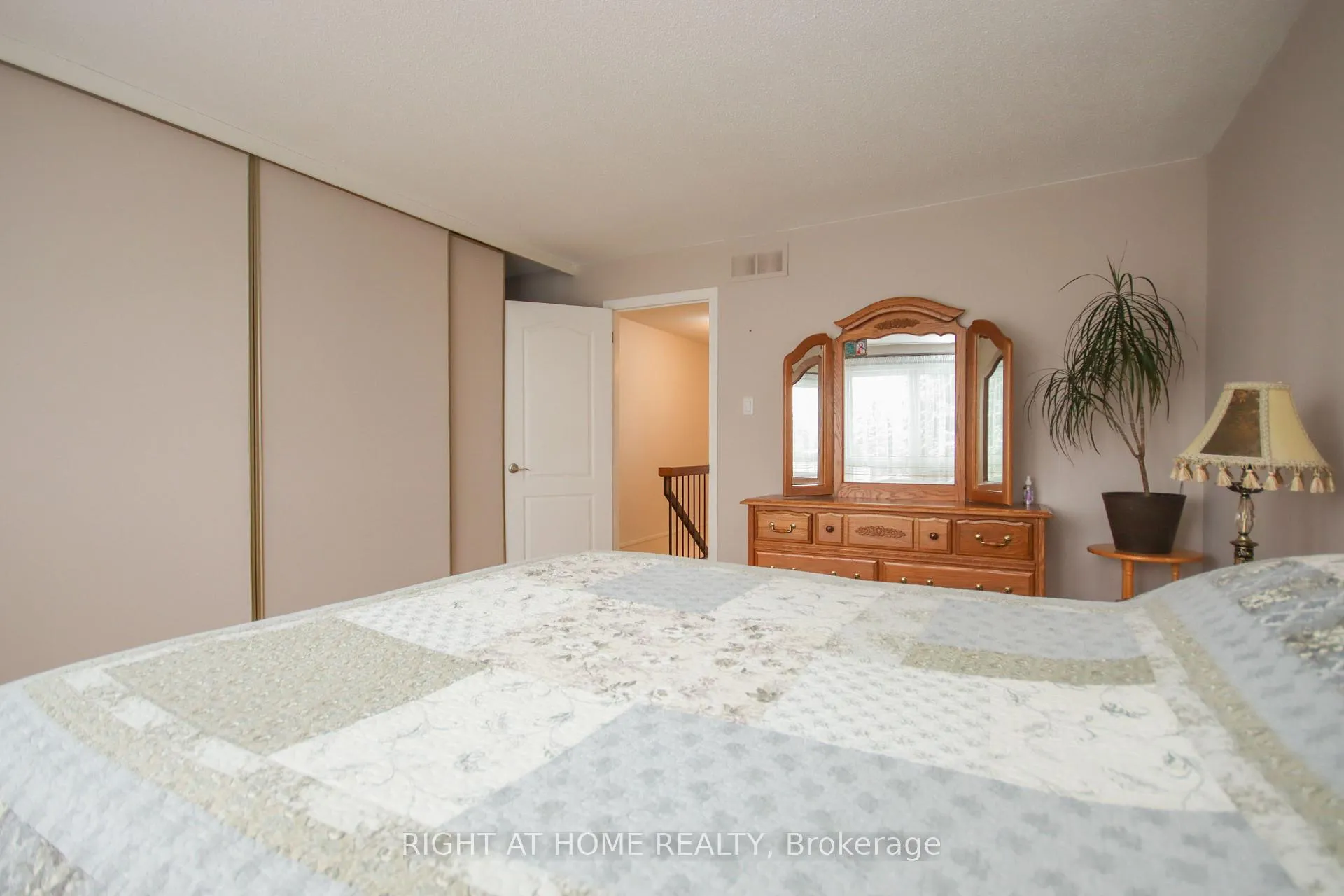 Photo 25 of 5986 Red Willow Drive, Ottawa, Chapel Hill — HOMEH