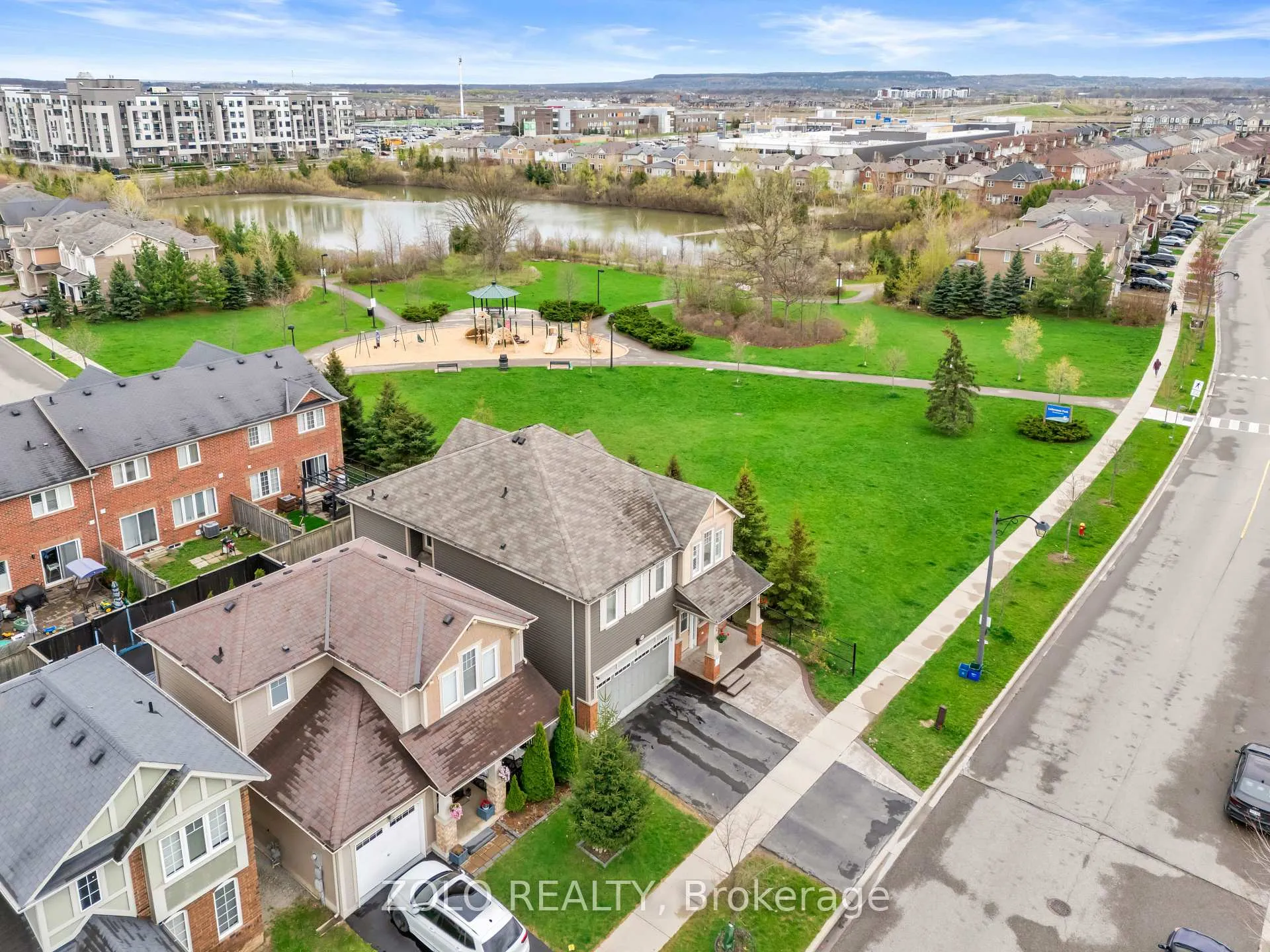 Photo 4 of 304 Leiterman Drive, Milton, Willmott — HOMEH