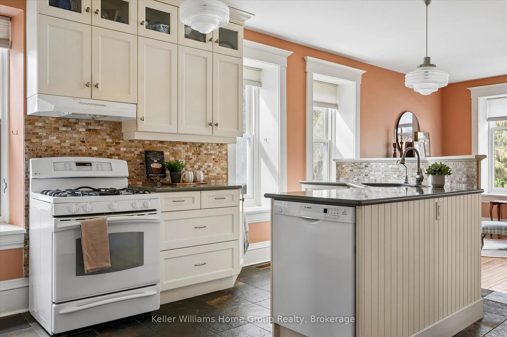 Photo 13 of 495 Tower Street N, Centre Wellington, Fergus — HOMEH